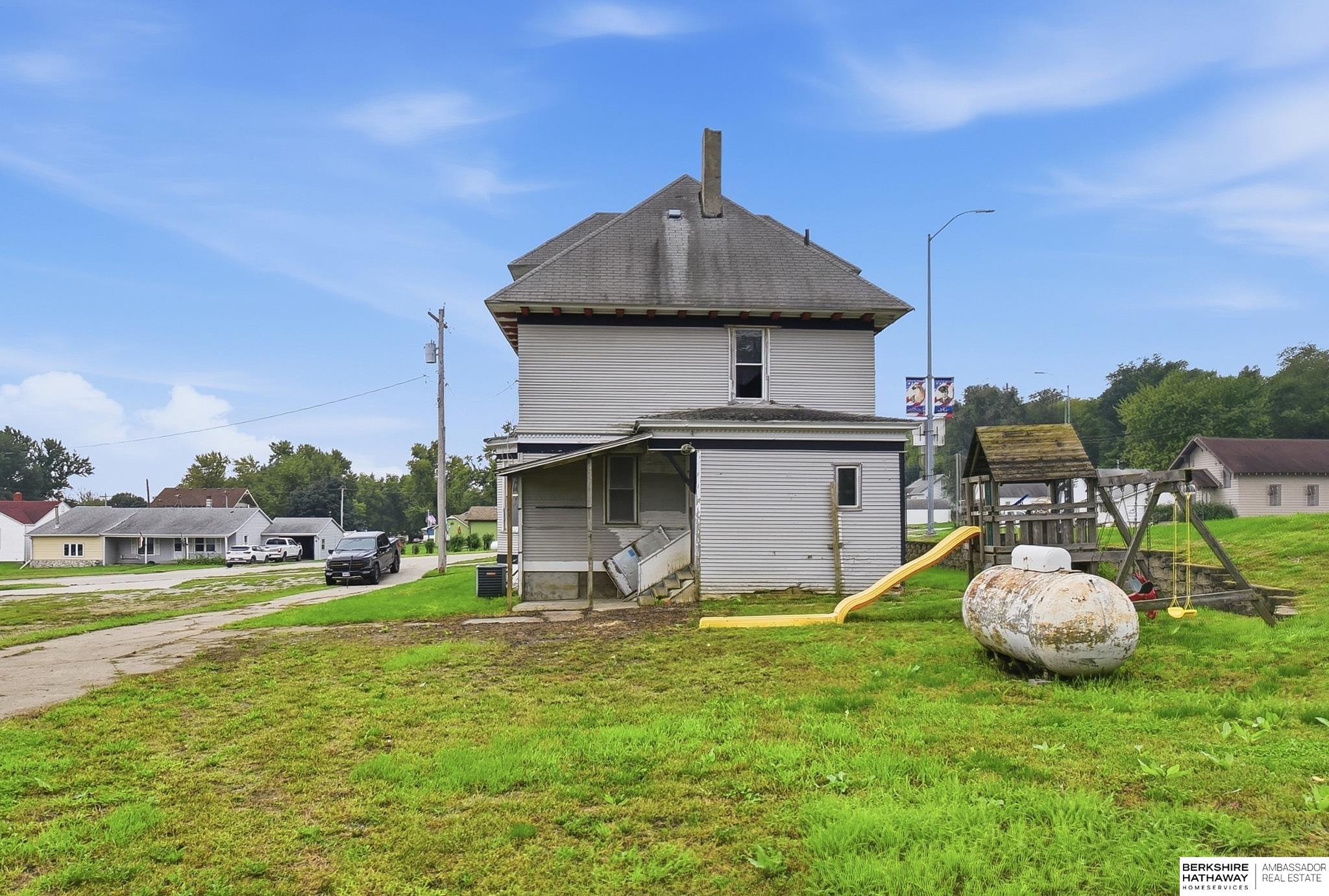 652 W 7th Street