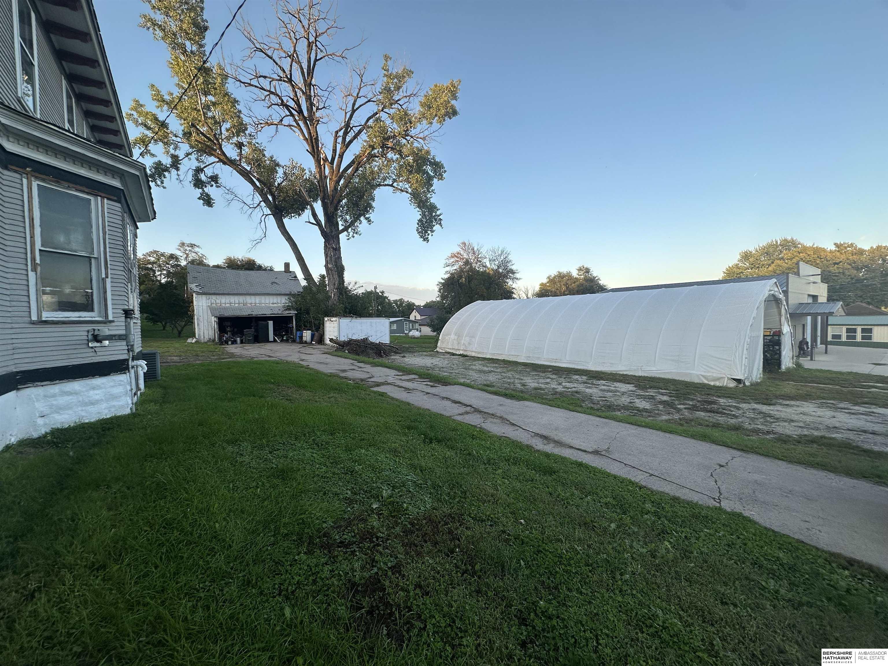 652 W 7th Street