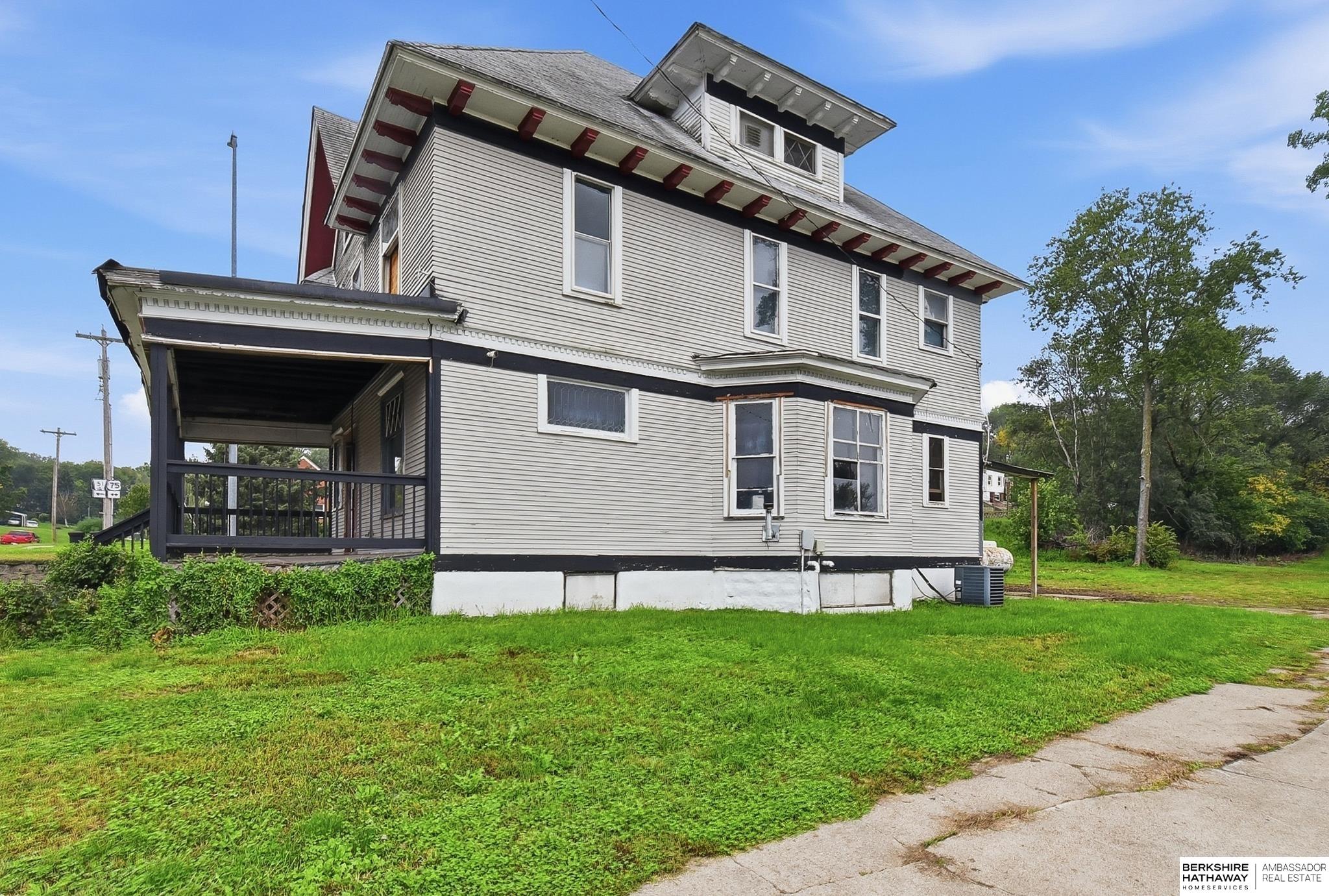 652 W 7th Street