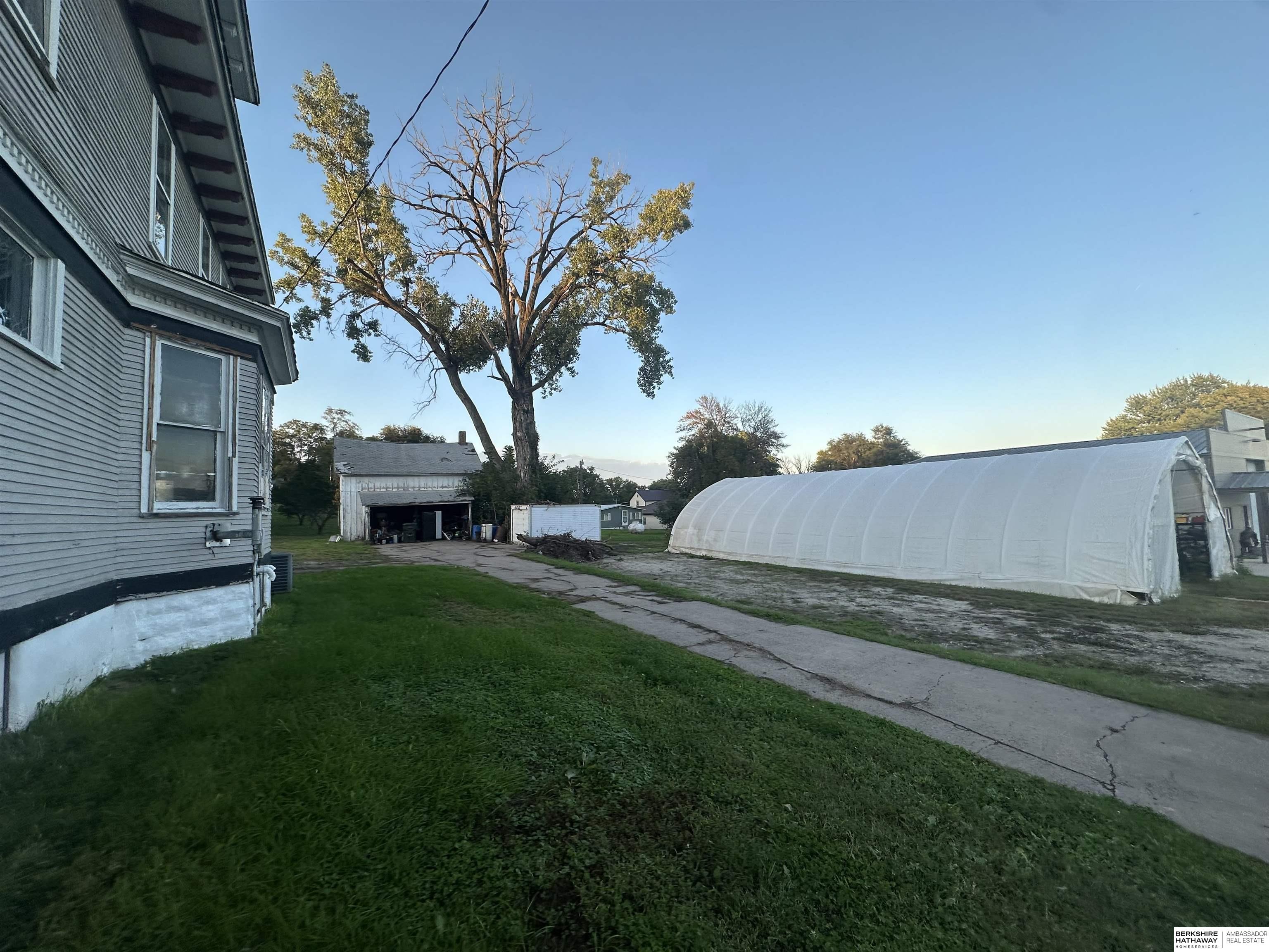 652 W 7th Street