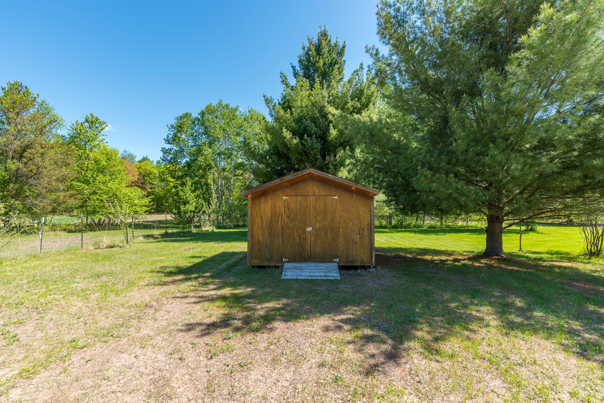 8296 Gladstone Lake Road