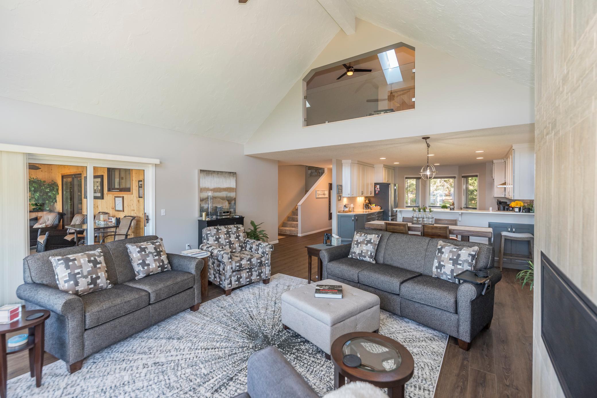 24927 Viking Drive