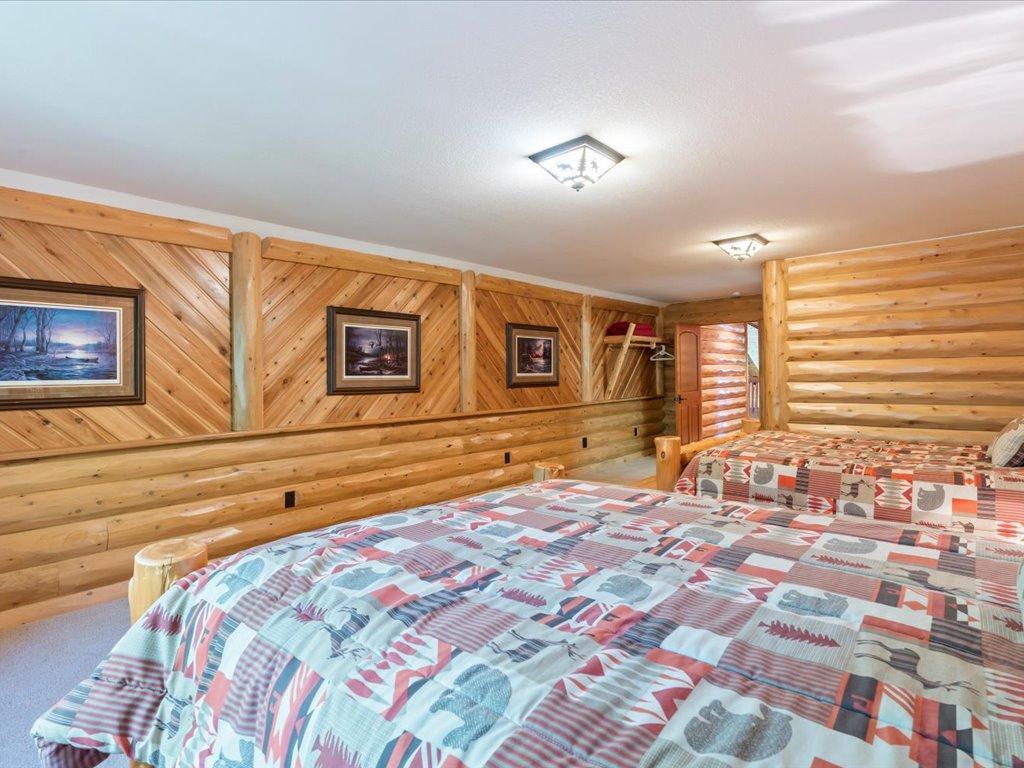 3912 E Del Ray Trail NE