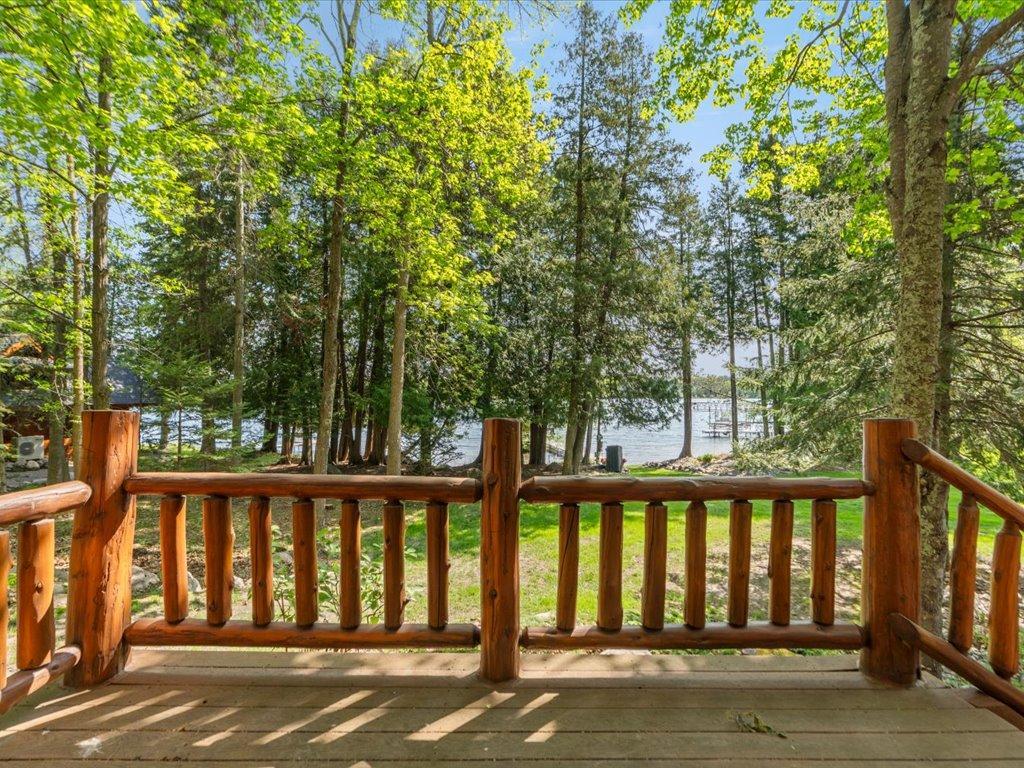 3912 E Del Ray Trail NE