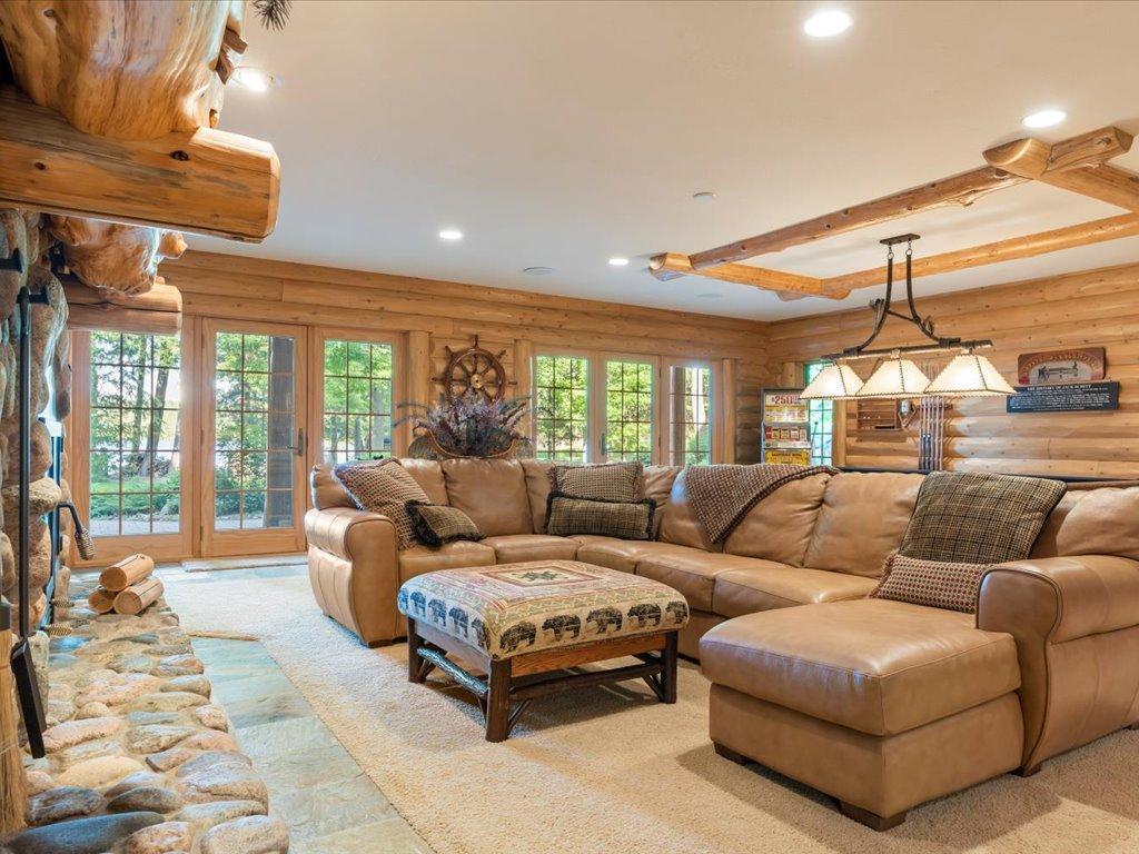 3912 E Del Ray Trail NE