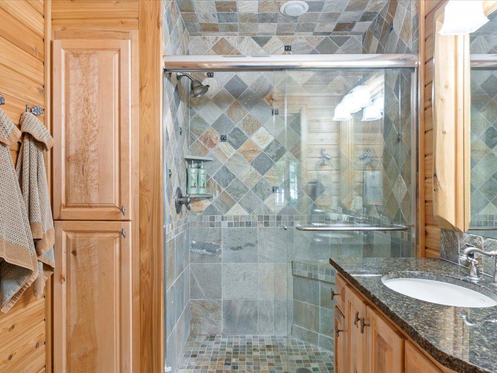 3912 E Del Ray Trail NE