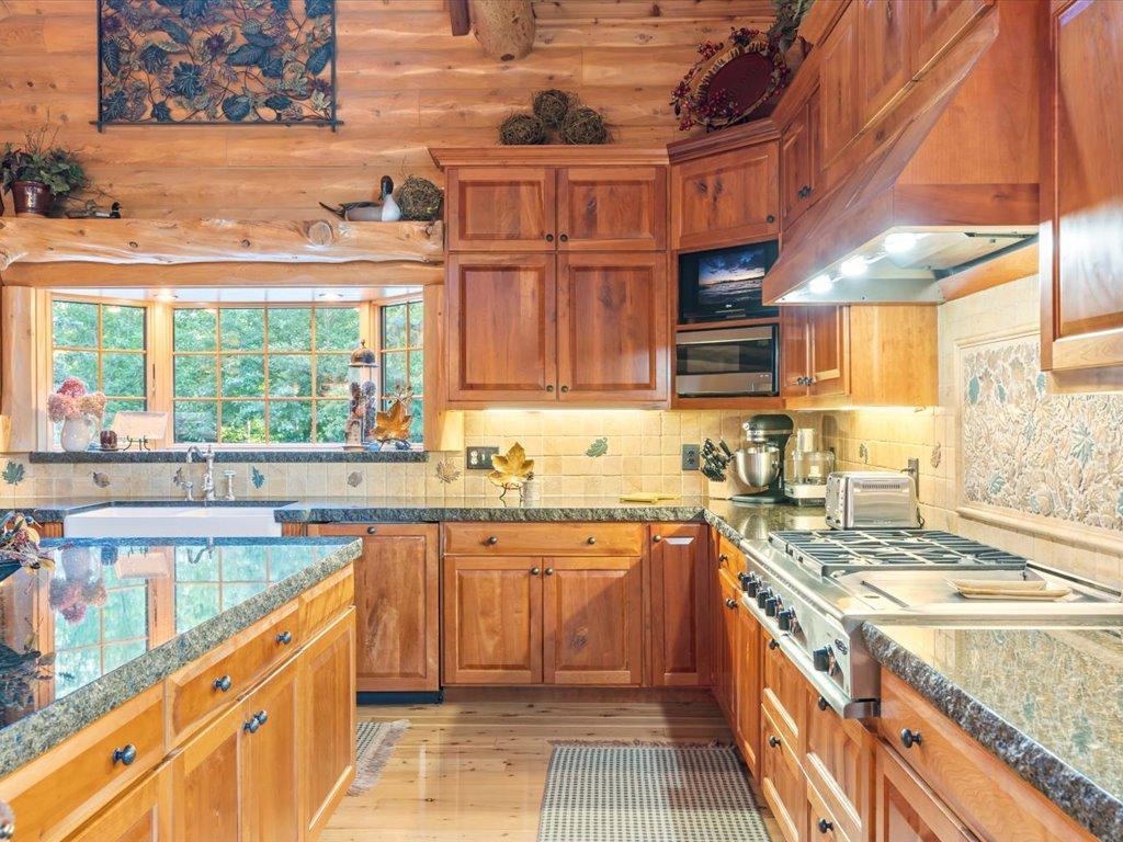 3912 E Del Ray Trail NE