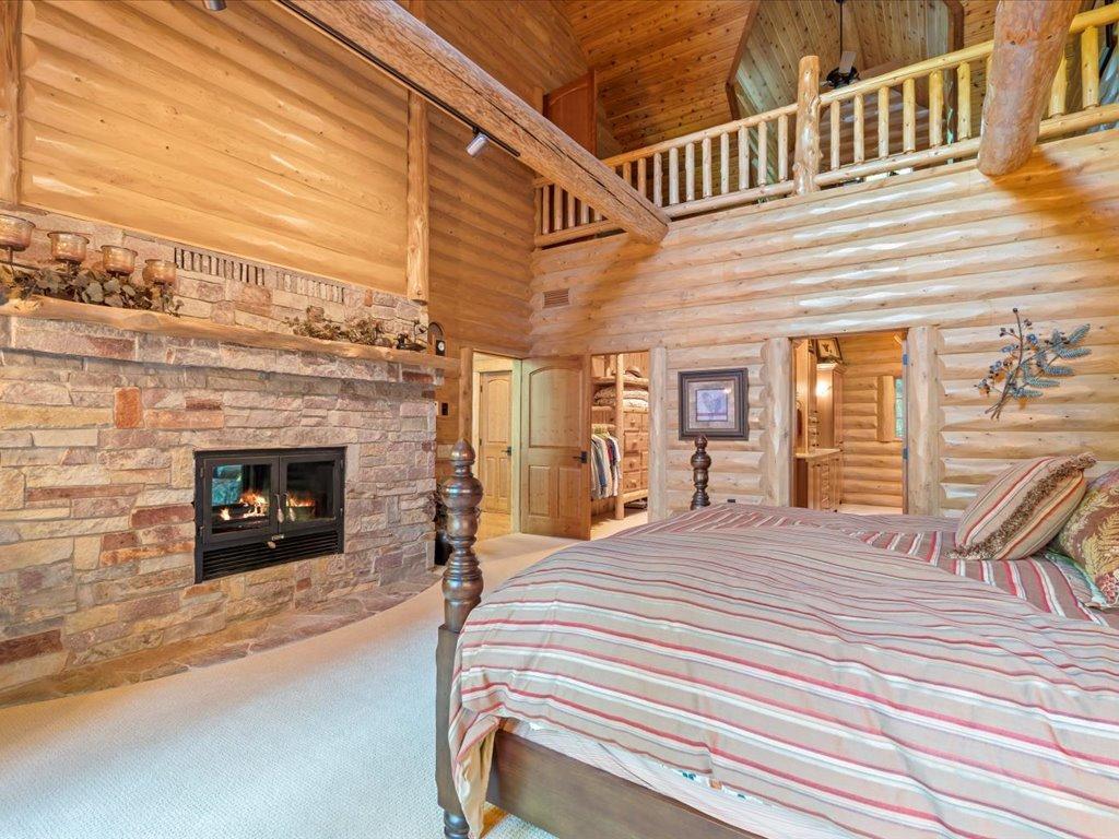 3912 E Del Ray Trail NE