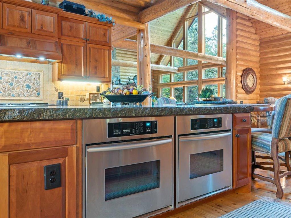 3912 E Del Ray Trail NE