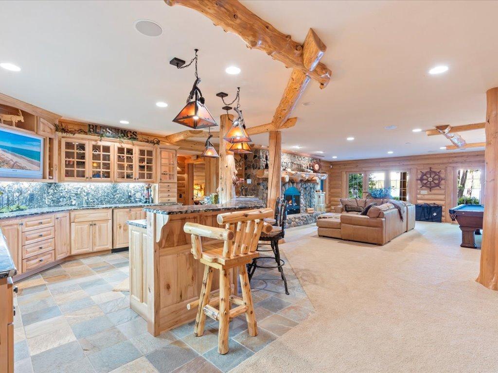 3912 E Del Ray Trail NE