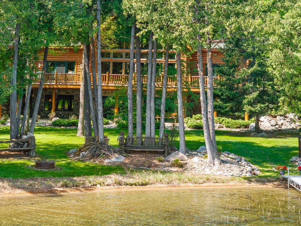 3912 E Del Ray Trail NE