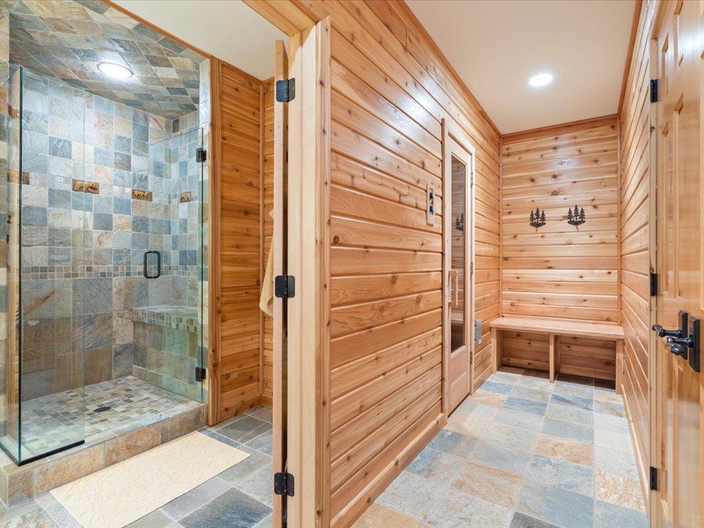 3912 E Del Ray Trail NE