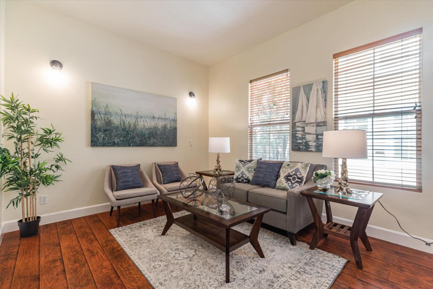 223 Metropolitan DR