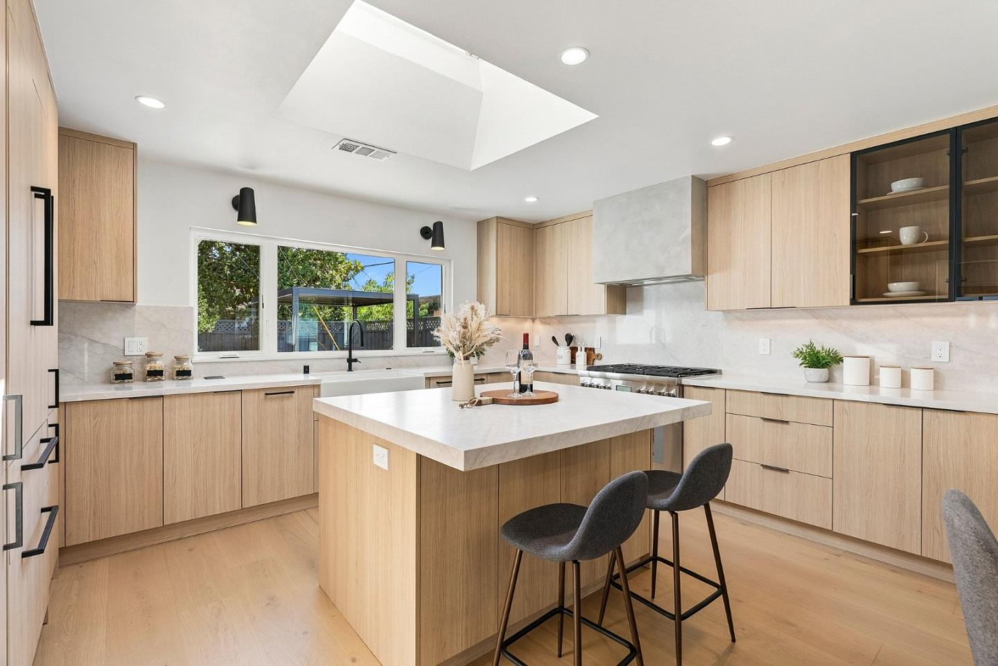 1600 Don CT
