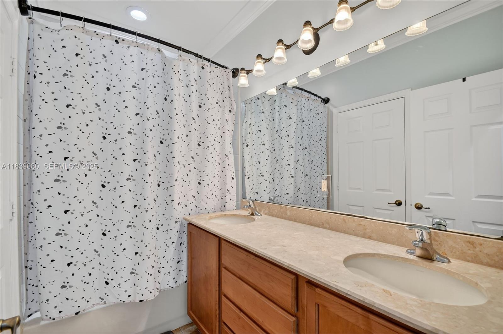 1086 Grove Park Circle