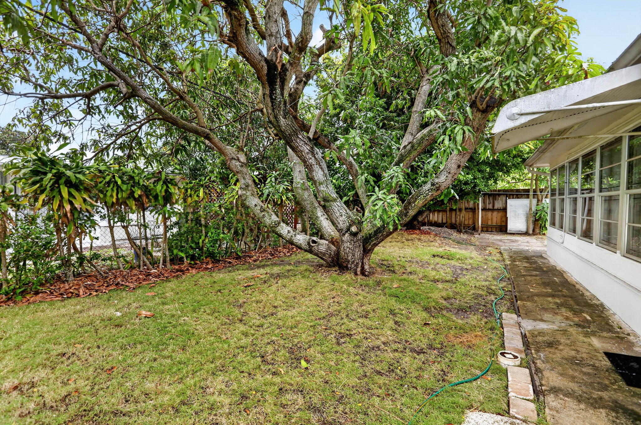 2411 NE 10th Terrace