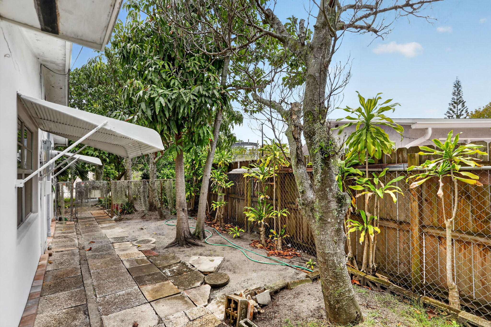 2411 NE 10th Terrace