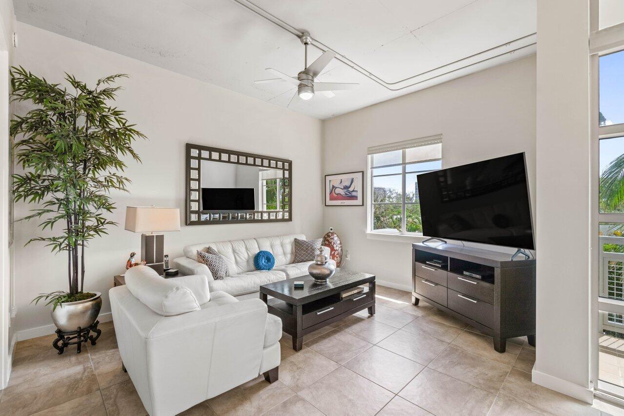 335 SE 6th Avenue 304