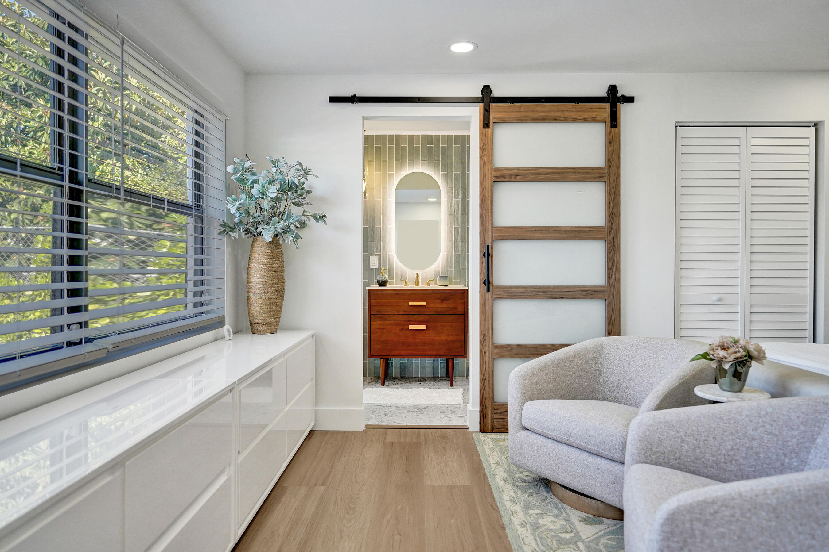 225 NE 10th Street