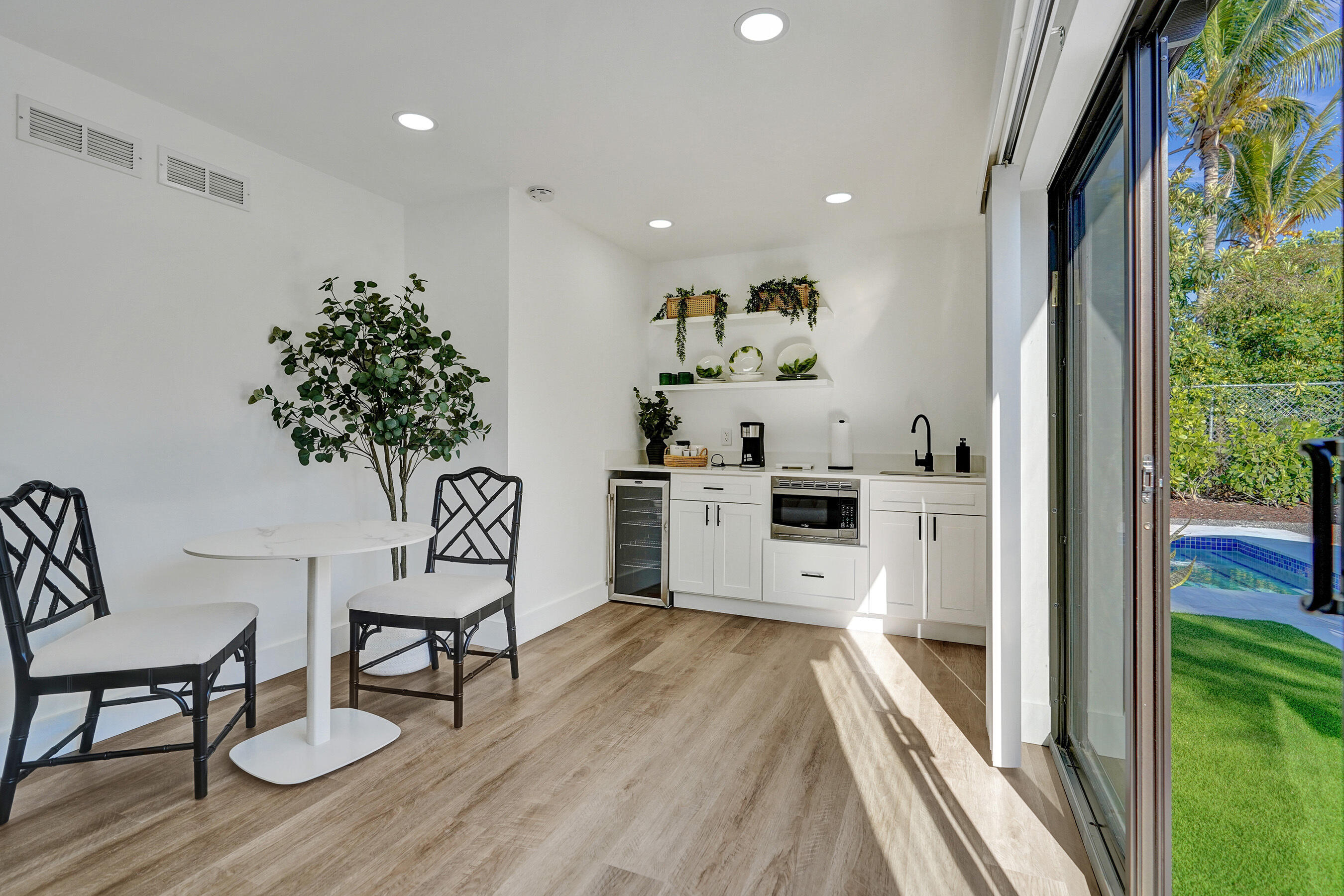 225 NE 10th Street