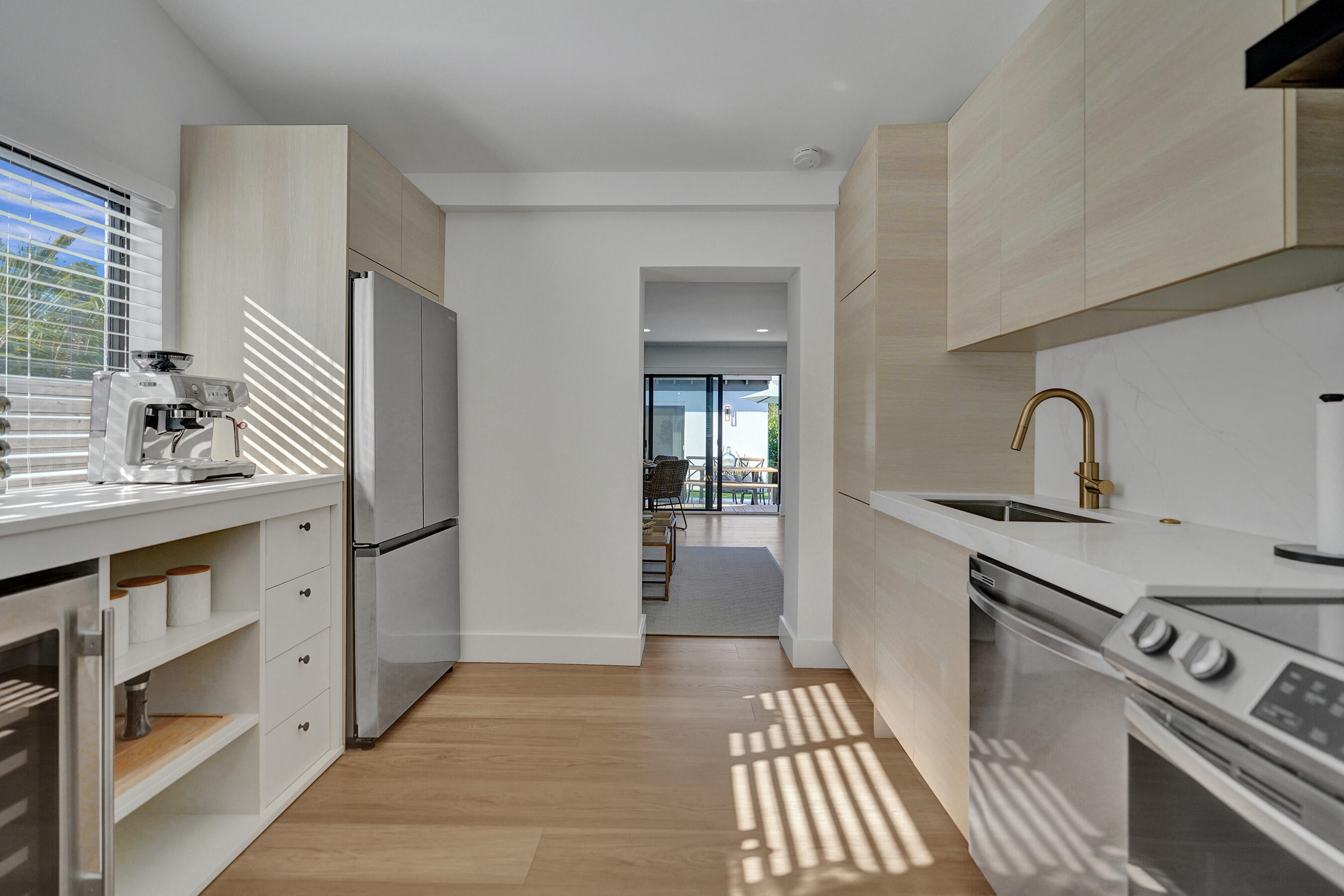 225 NE 10th Street