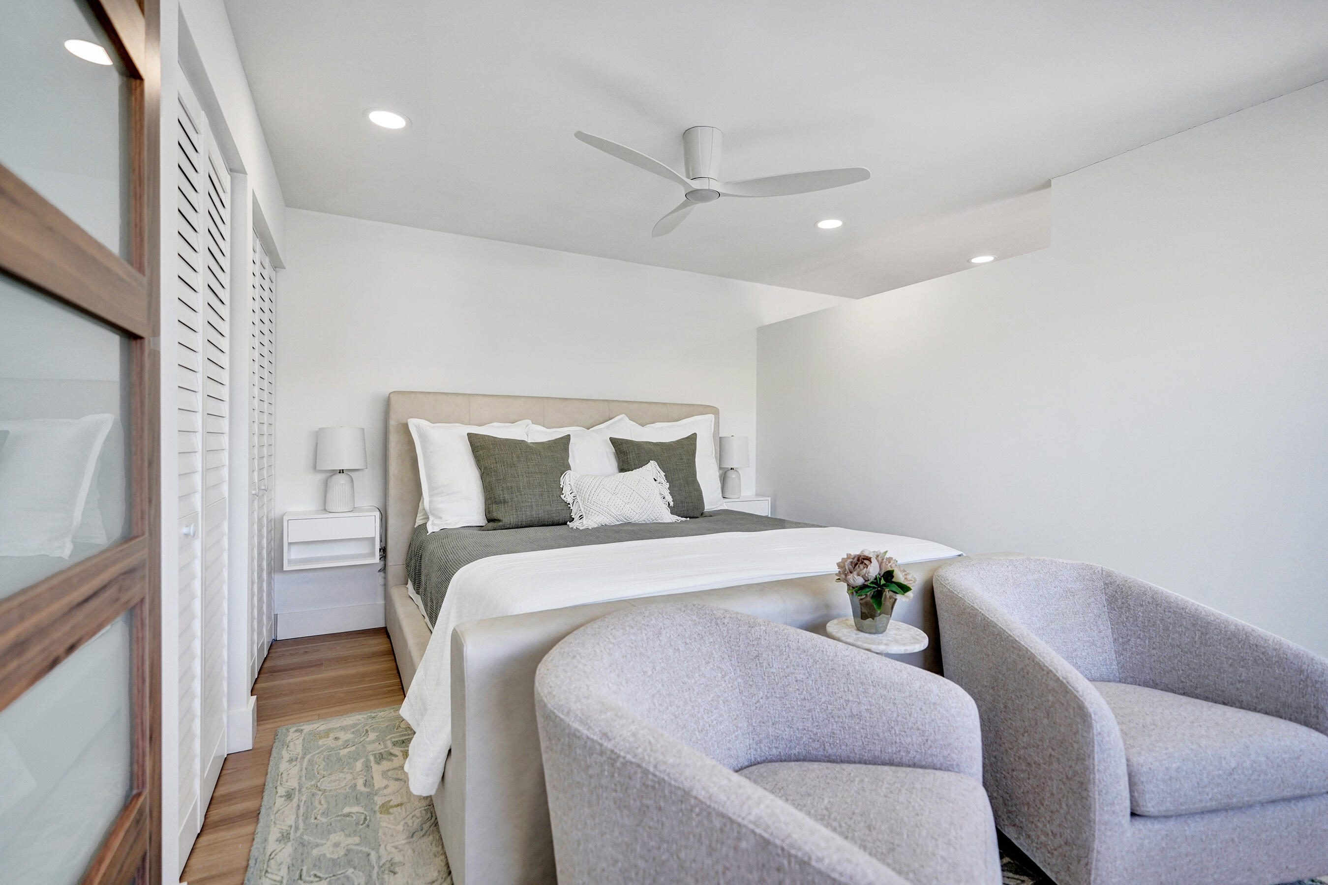 225 NE 10th Street