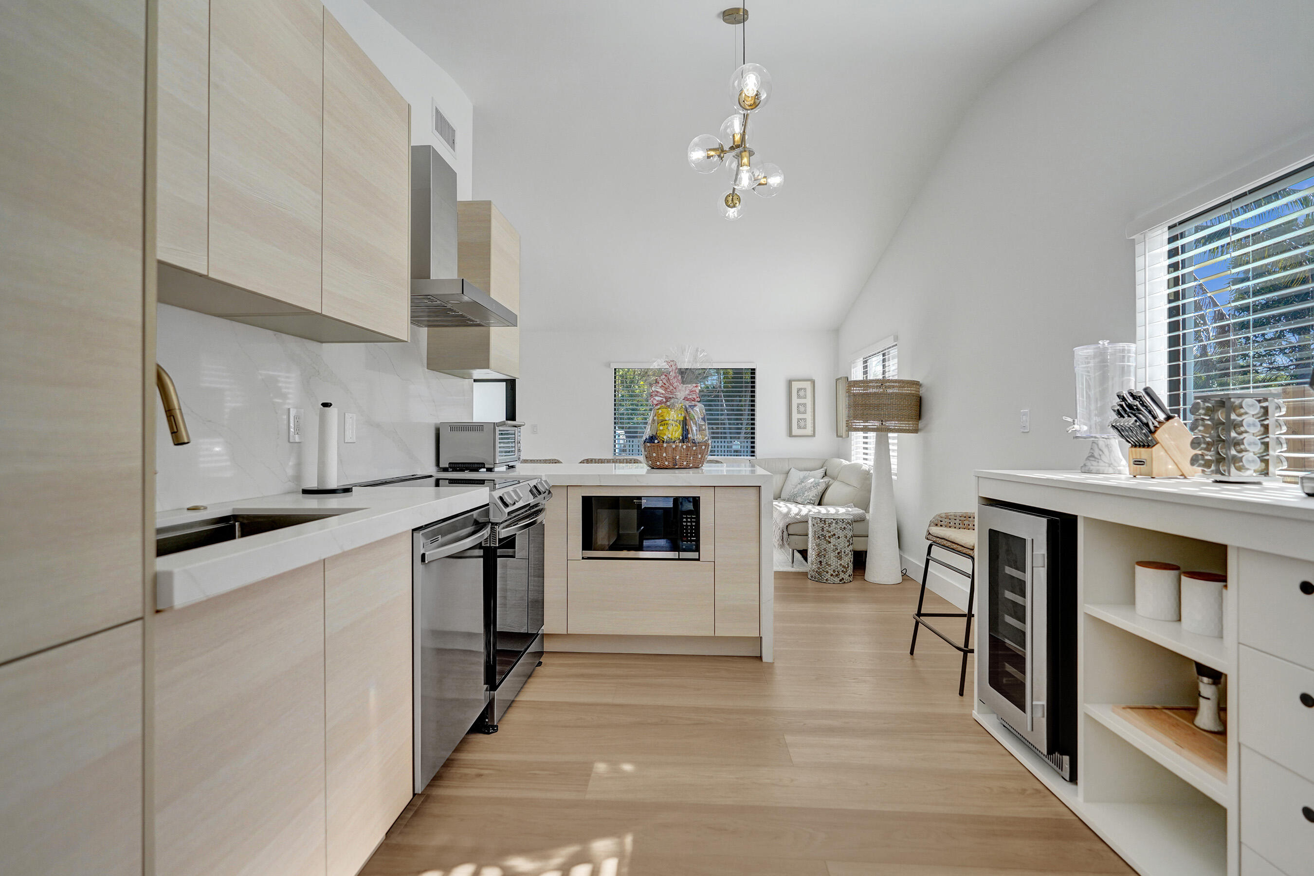 225 NE 10th Street