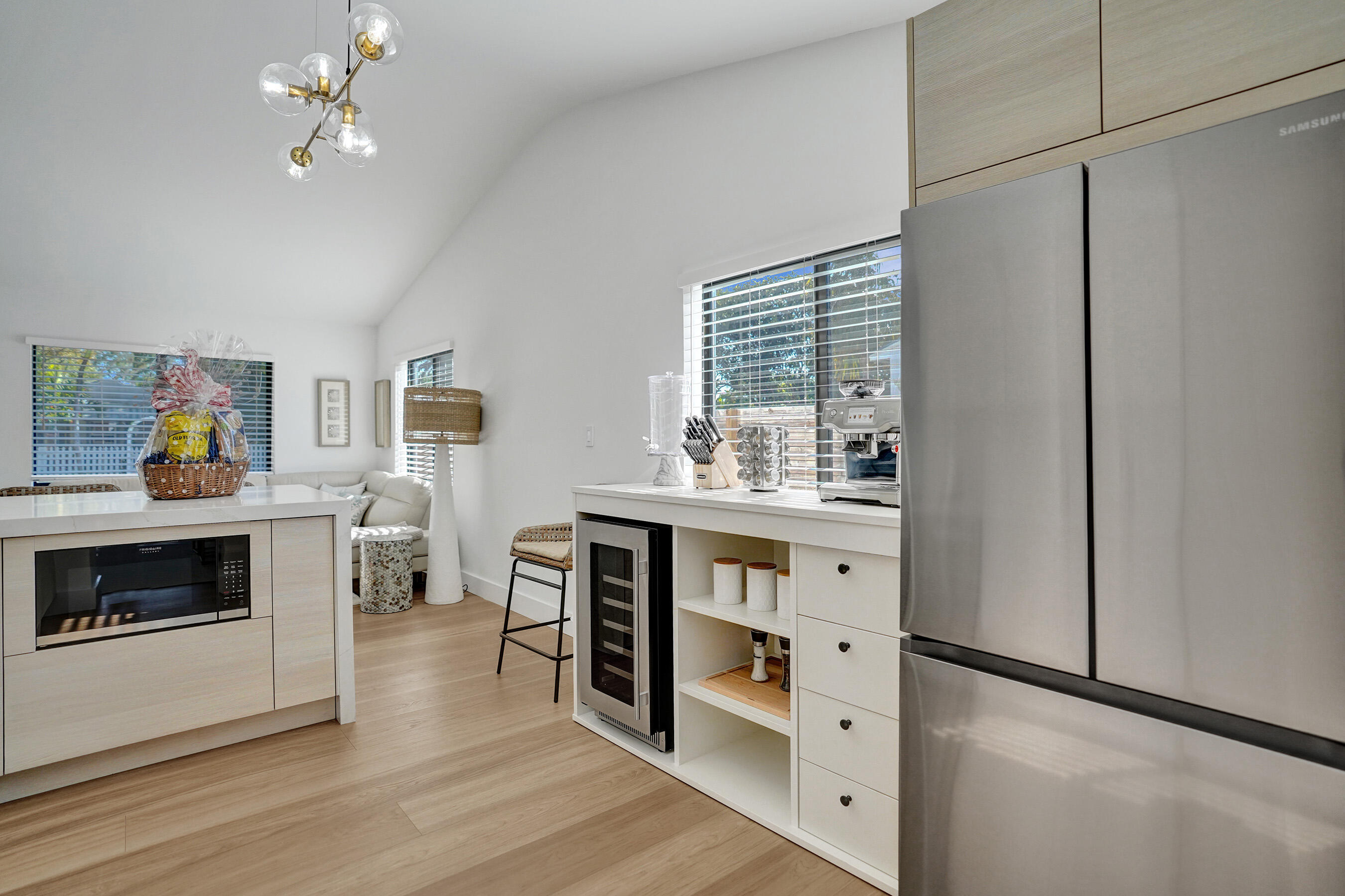 225 NE 10th Street