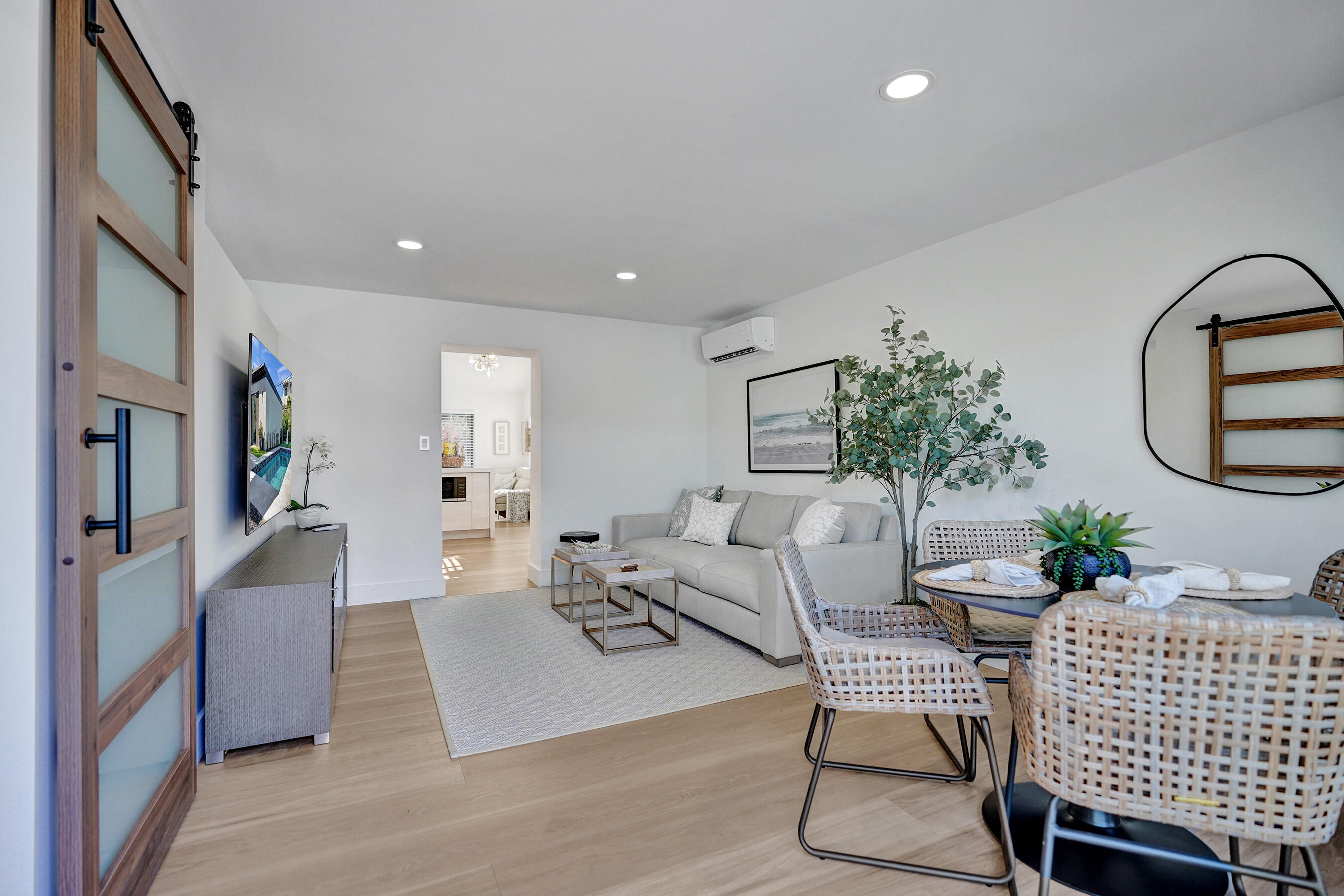 225 NE 10th Street