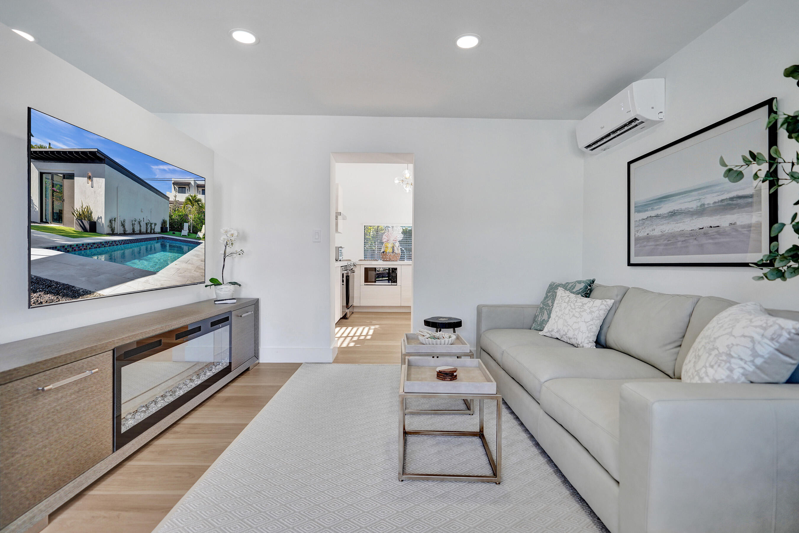 225 NE 10th Street