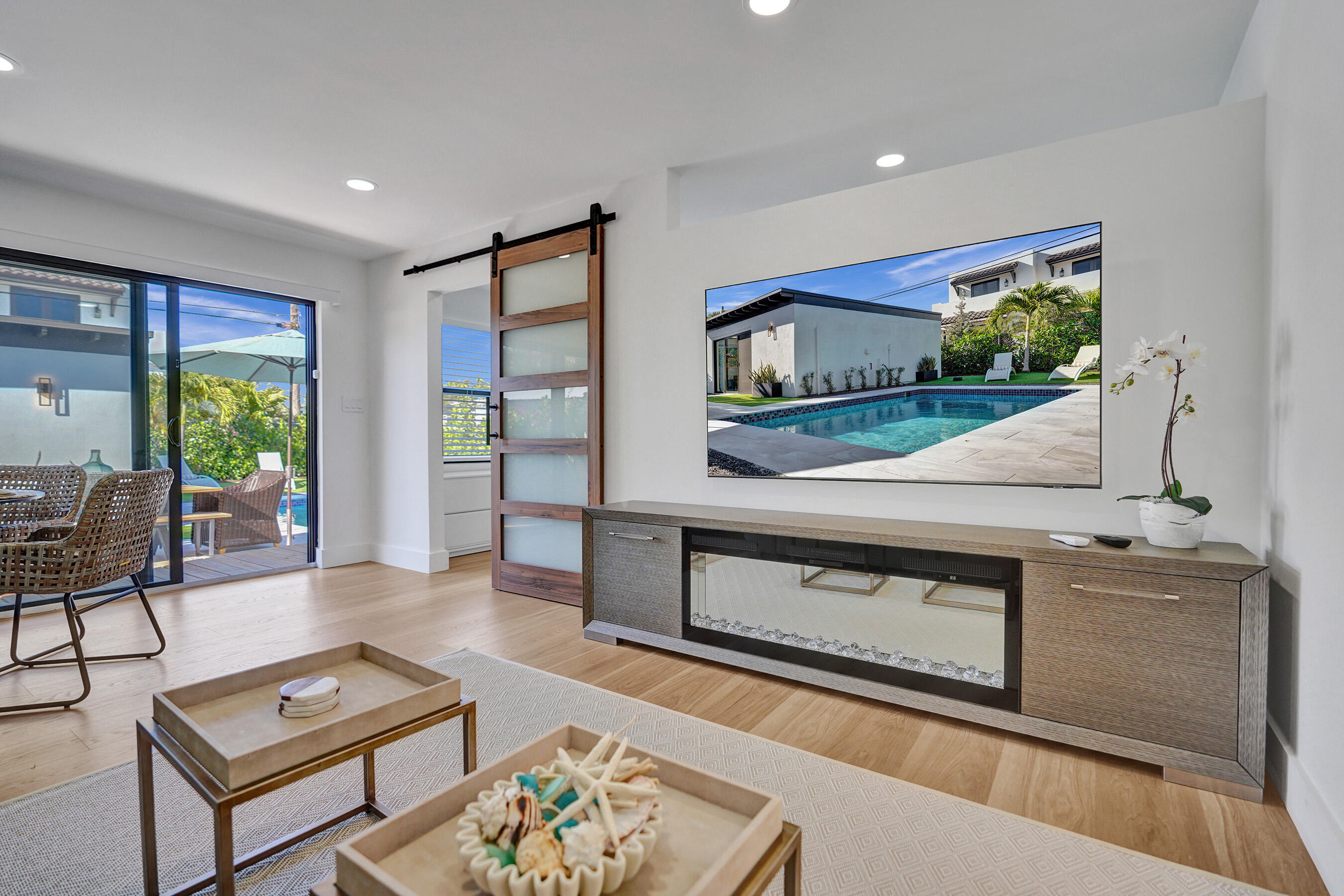 225 NE 10th Street