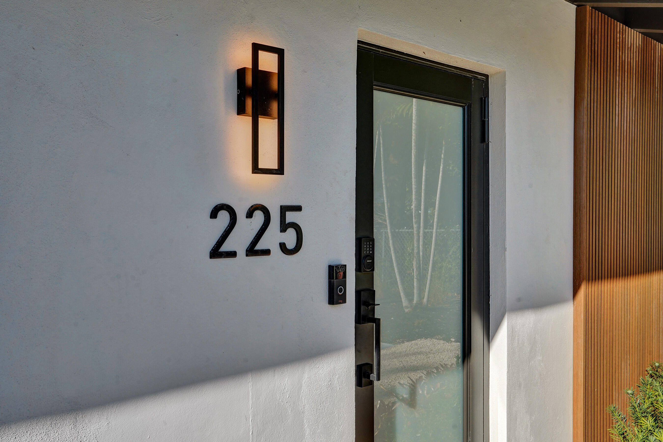 225 NE 10th Street