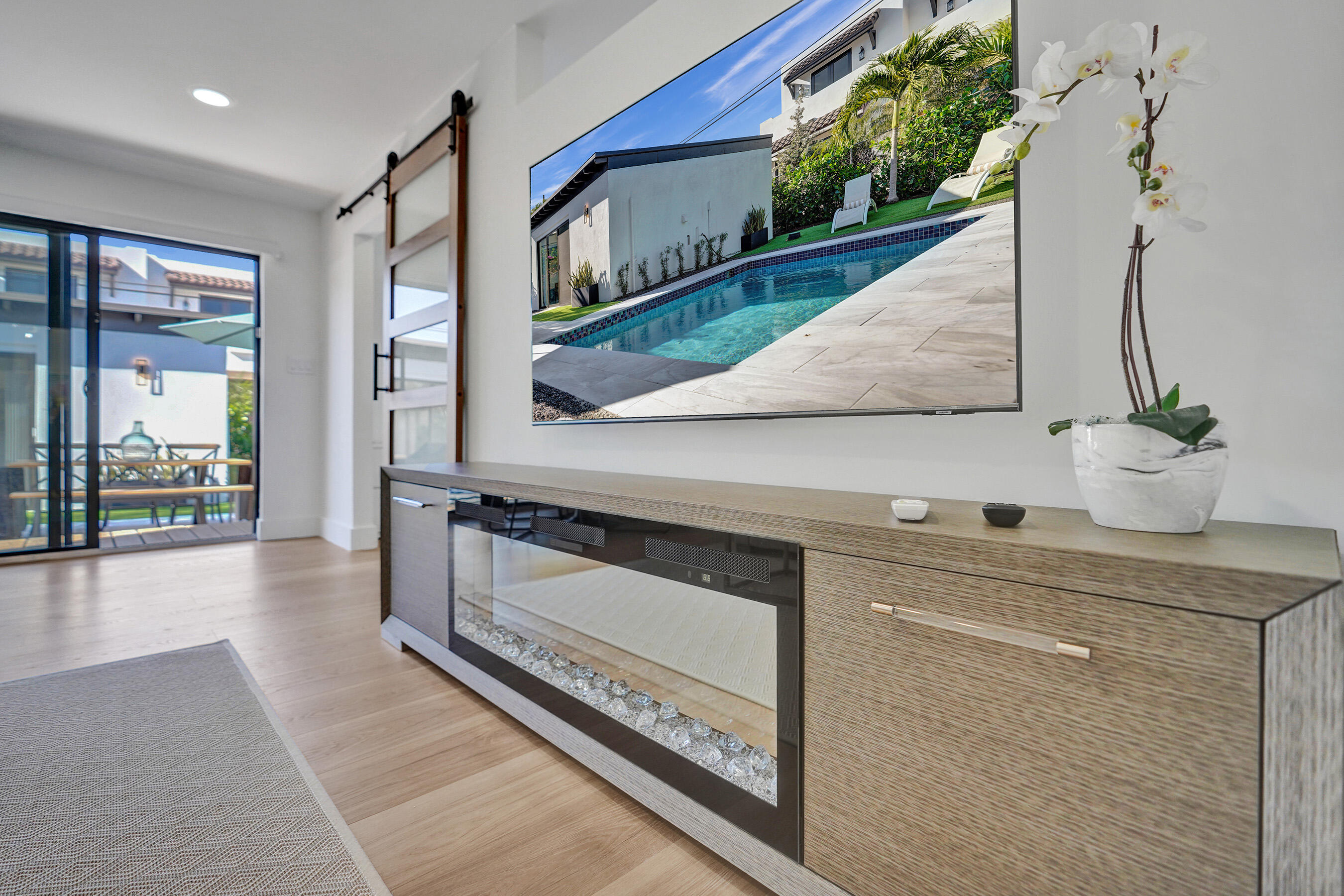 225 NE 10th Street