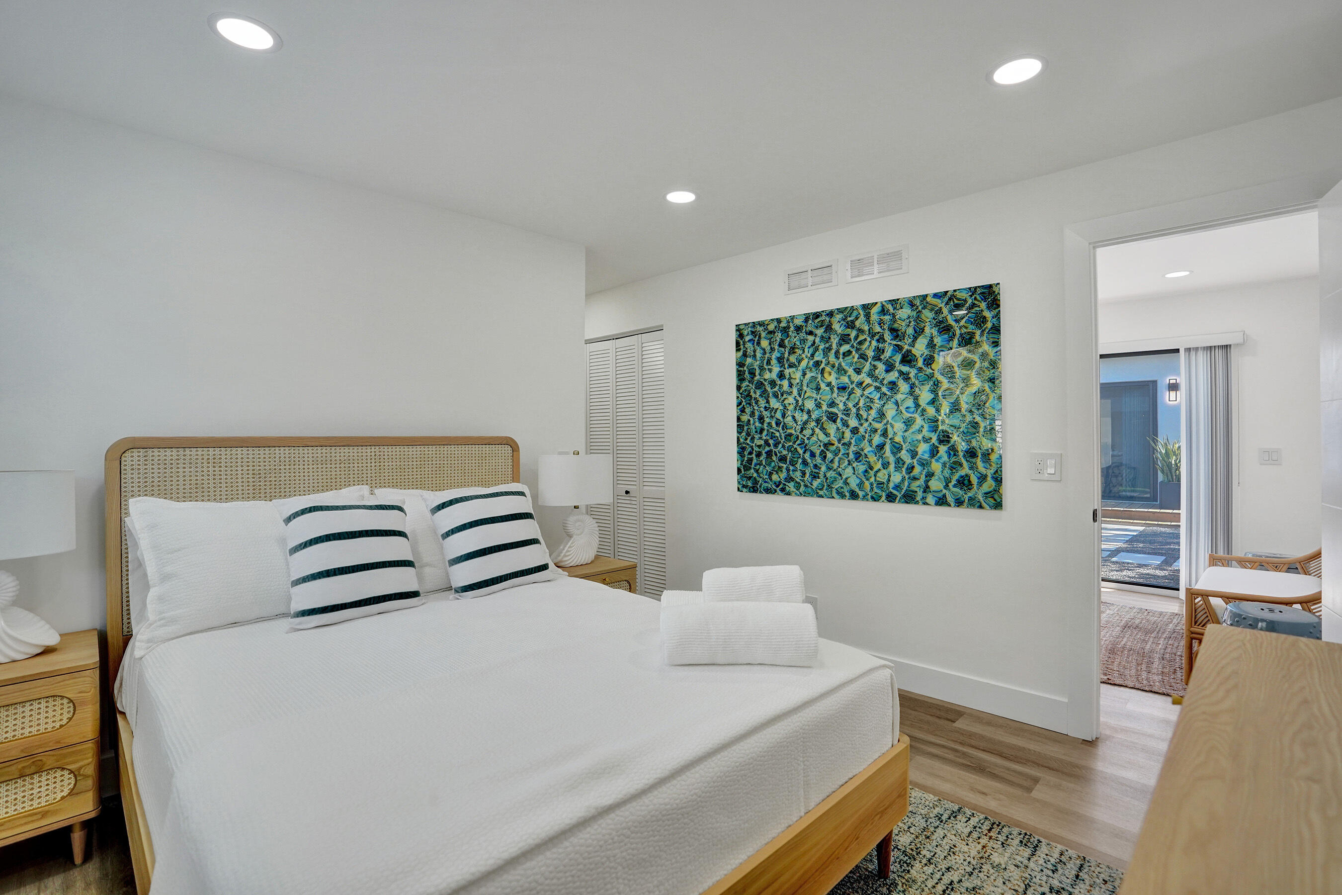 225 NE 10th Street