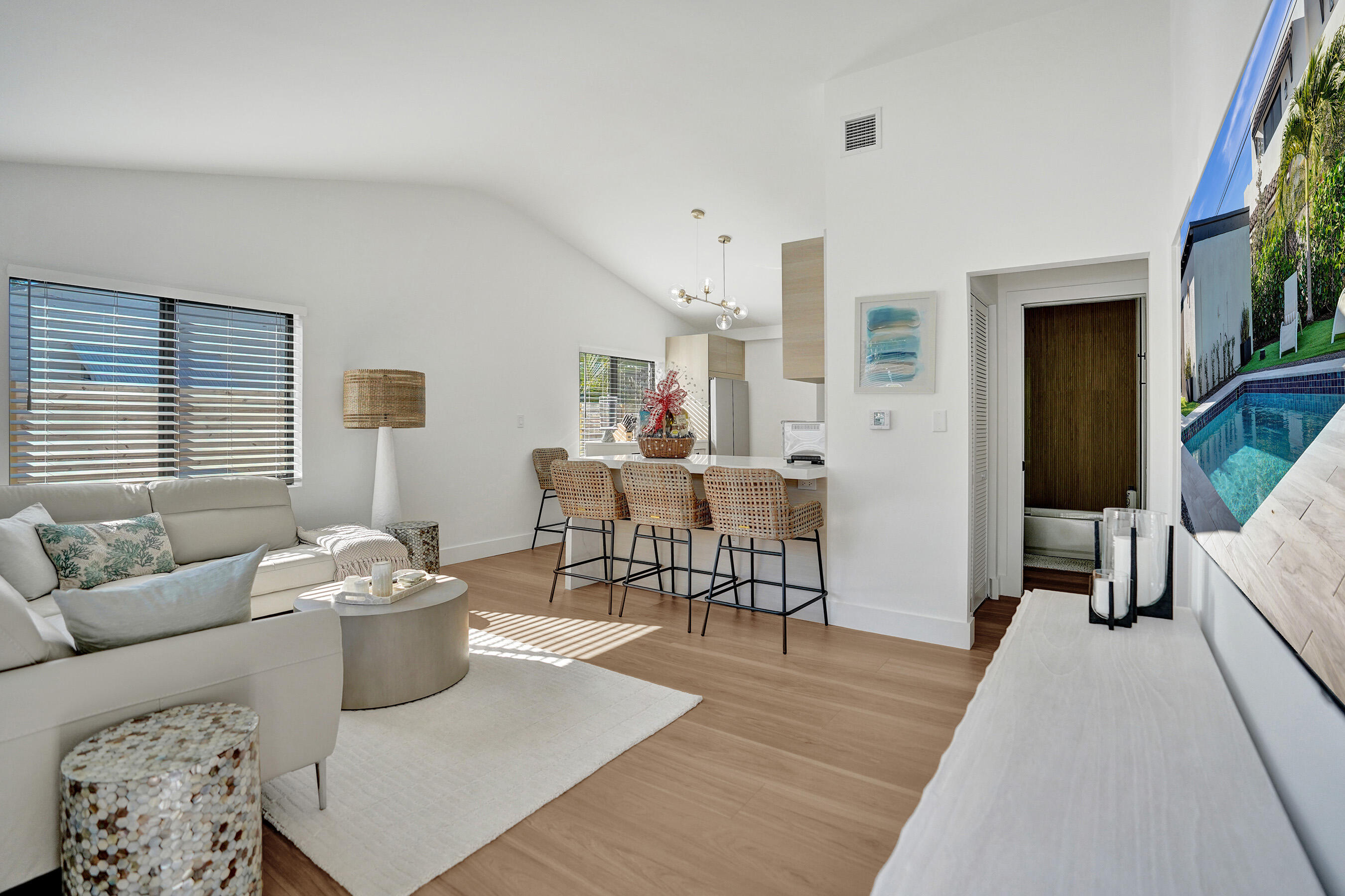 225 NE 10th Street