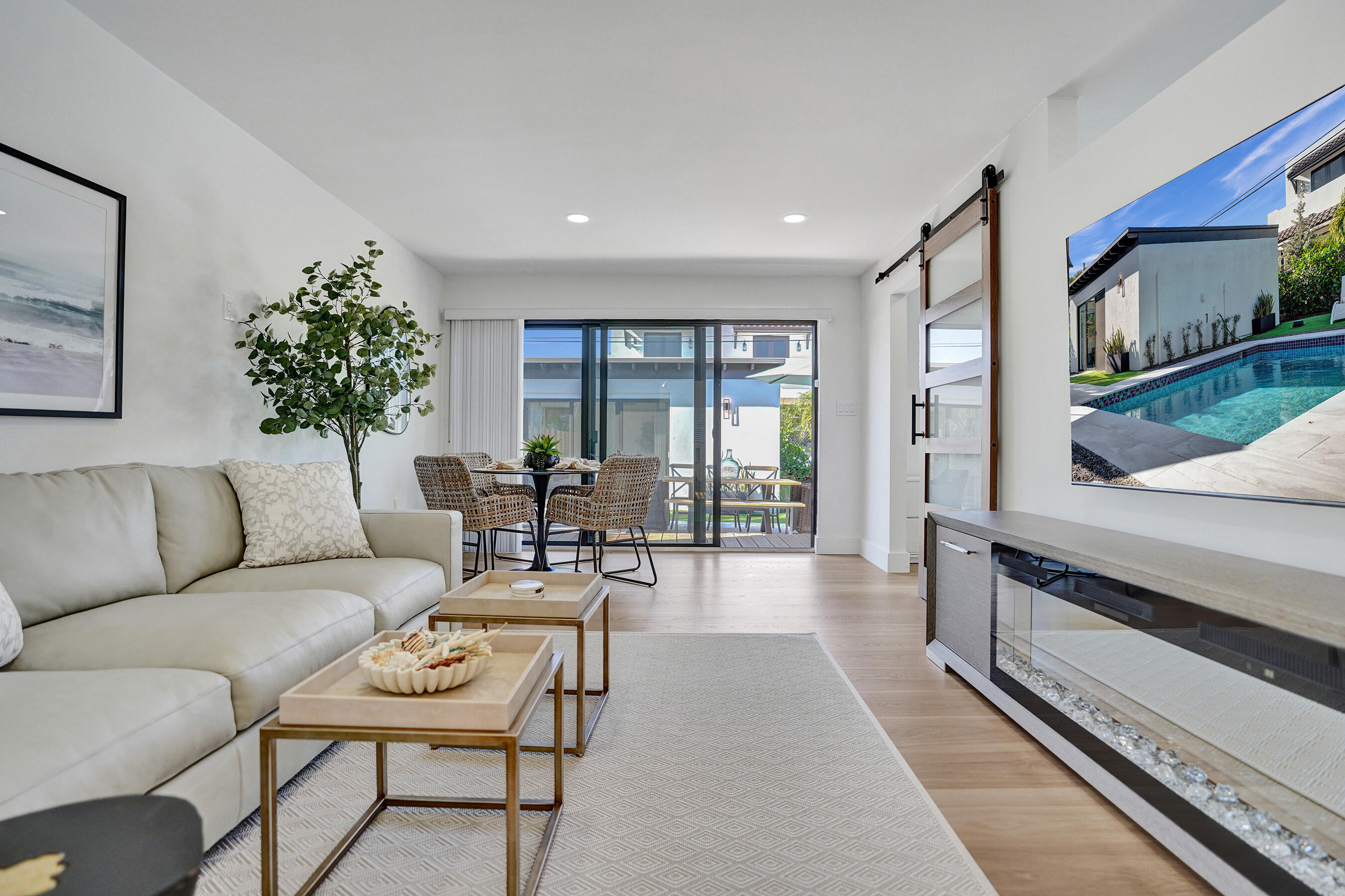 225 NE 10th Street