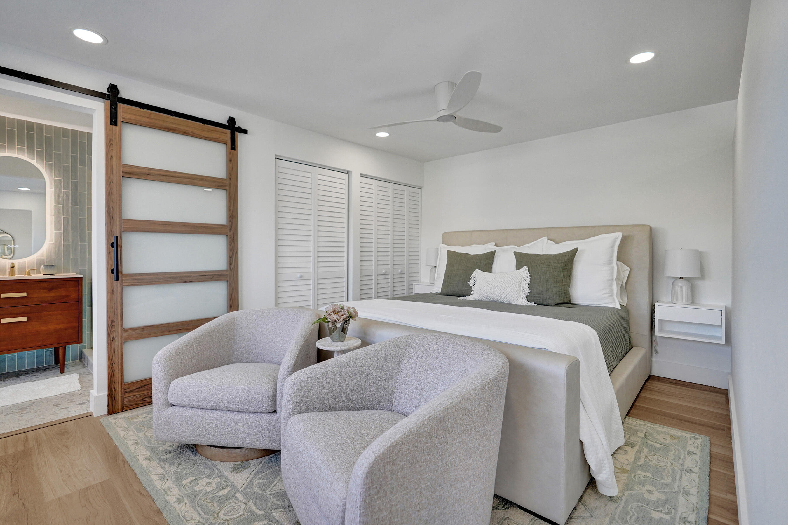 225 NE 10th Street