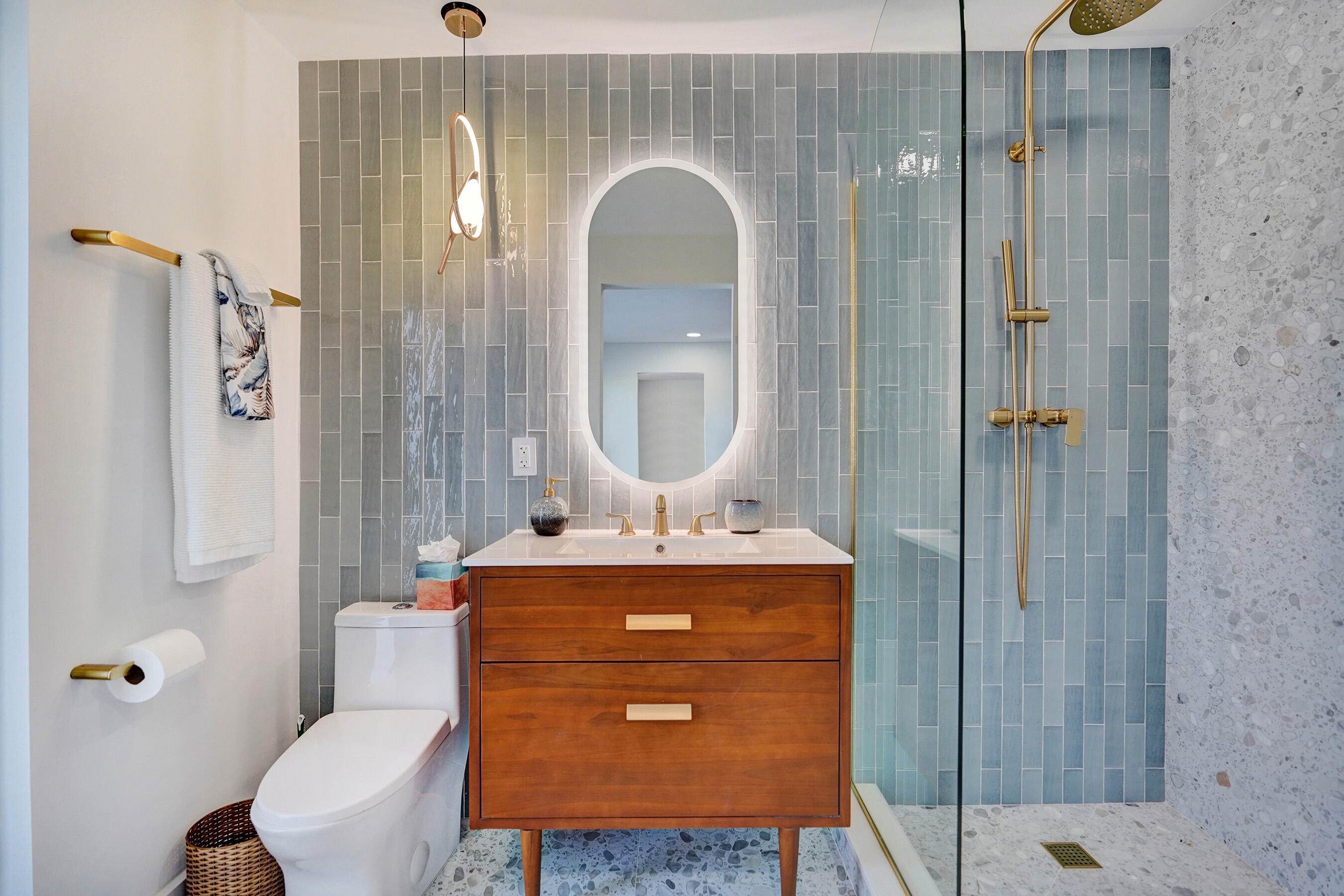 225 NE 10th Street