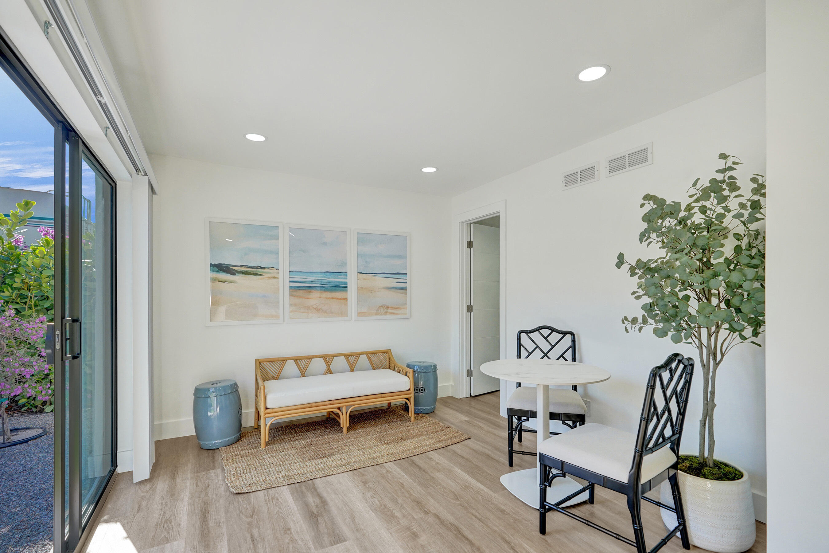 225 NE 10th Street