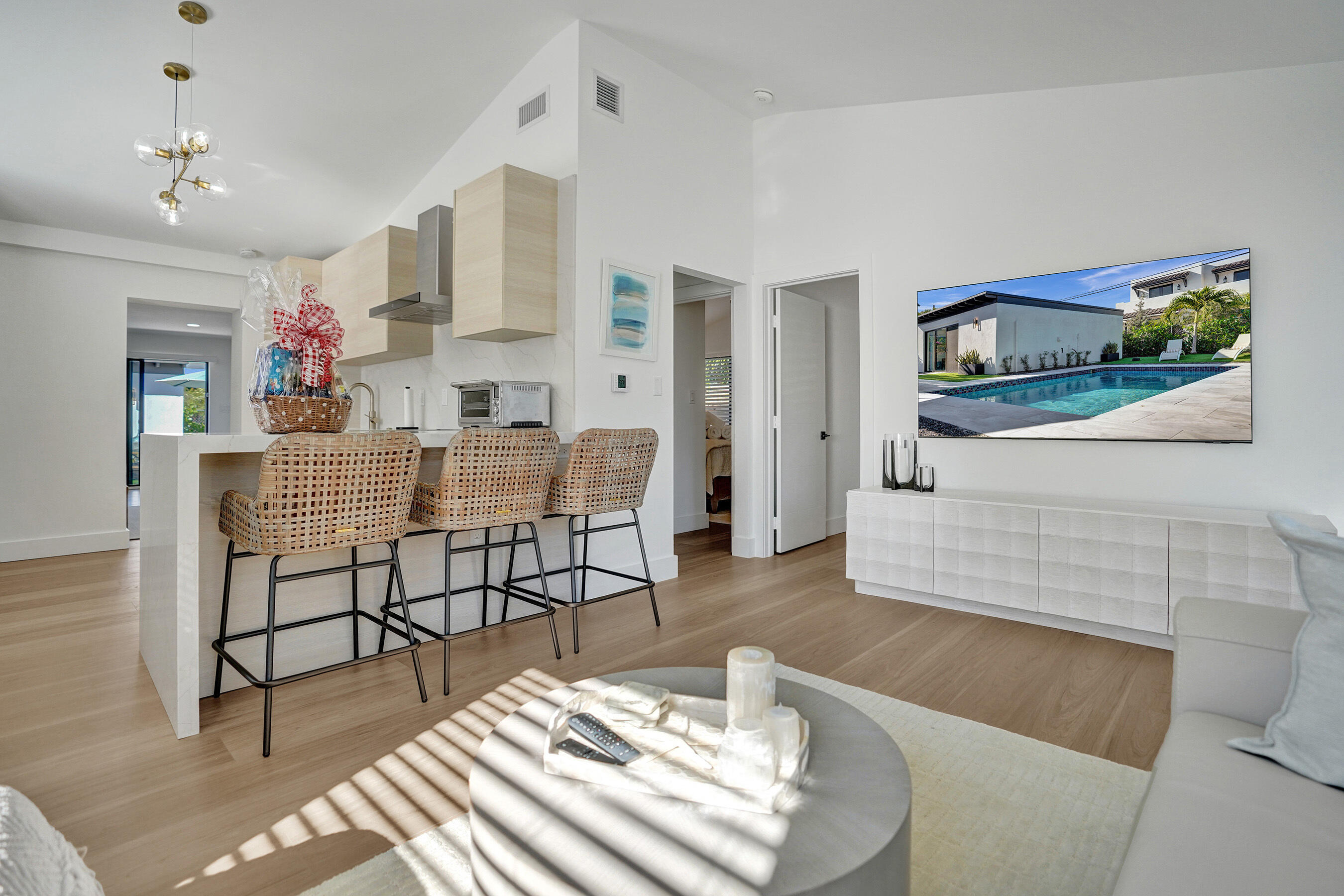 225 NE 10th Street