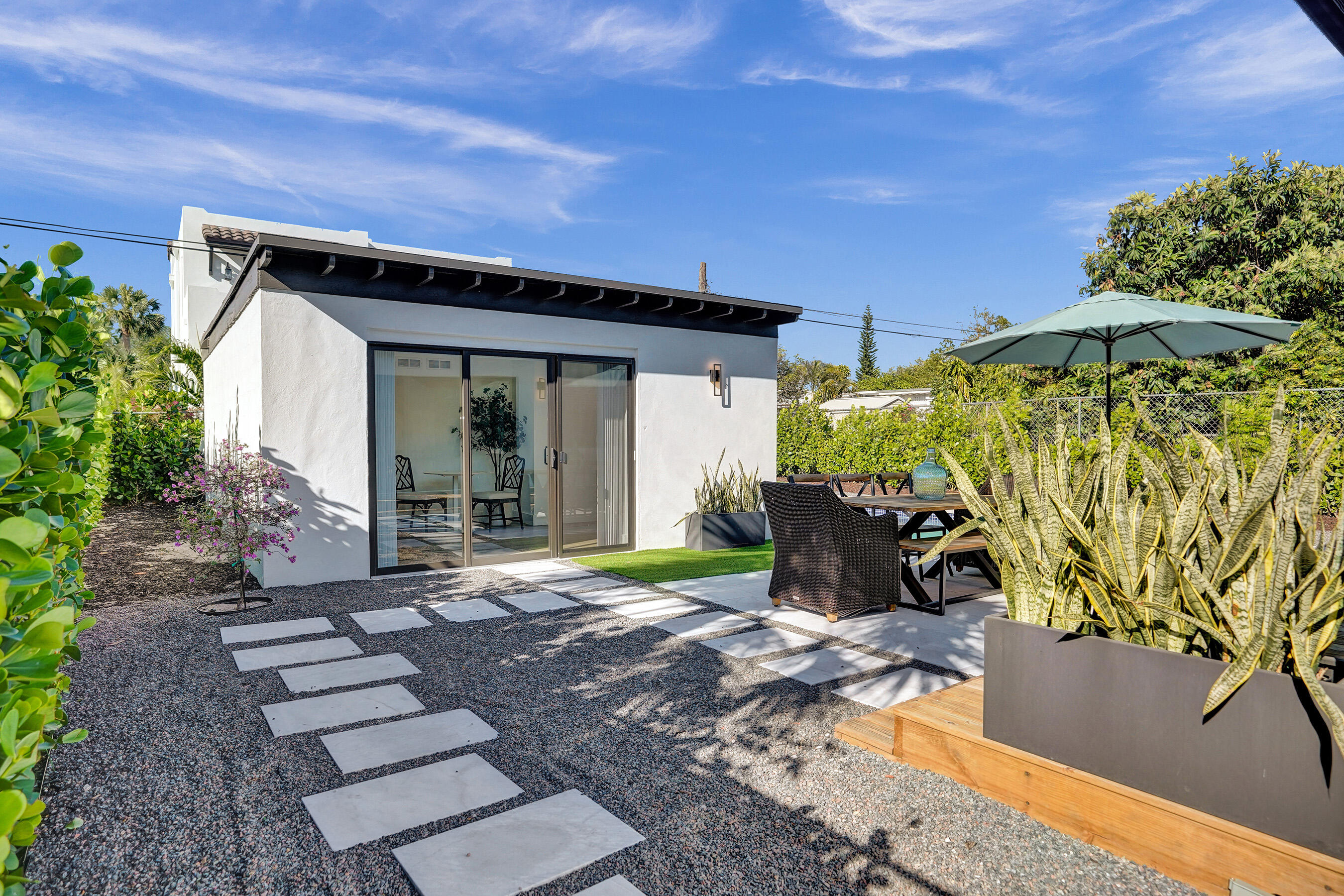 225 NE 10th Street