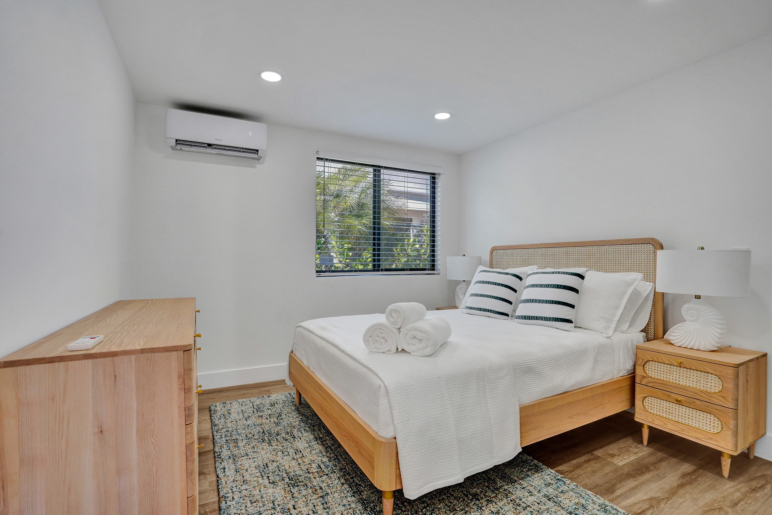 225 NE 10th Street