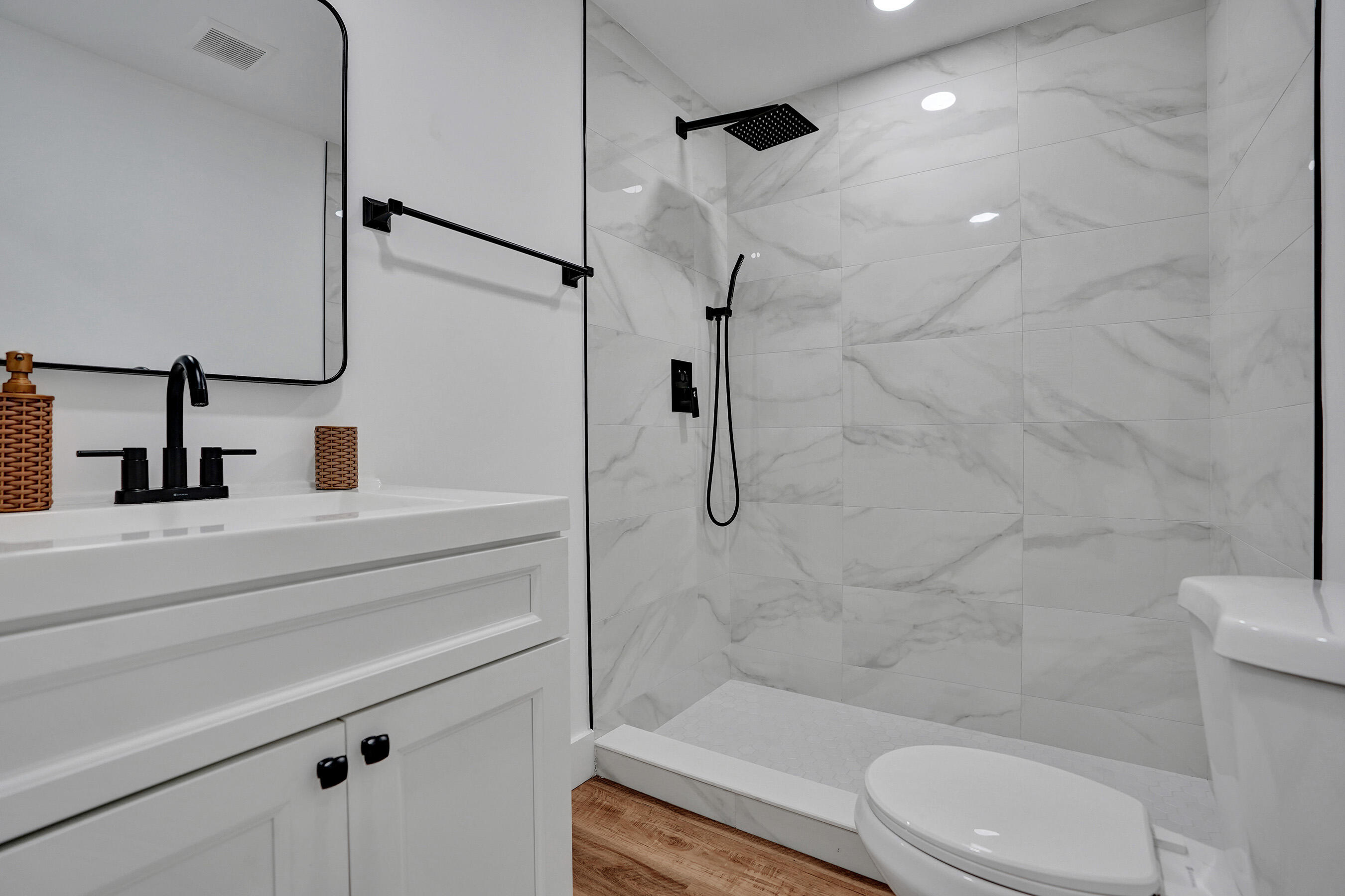 225 NE 10th Street
