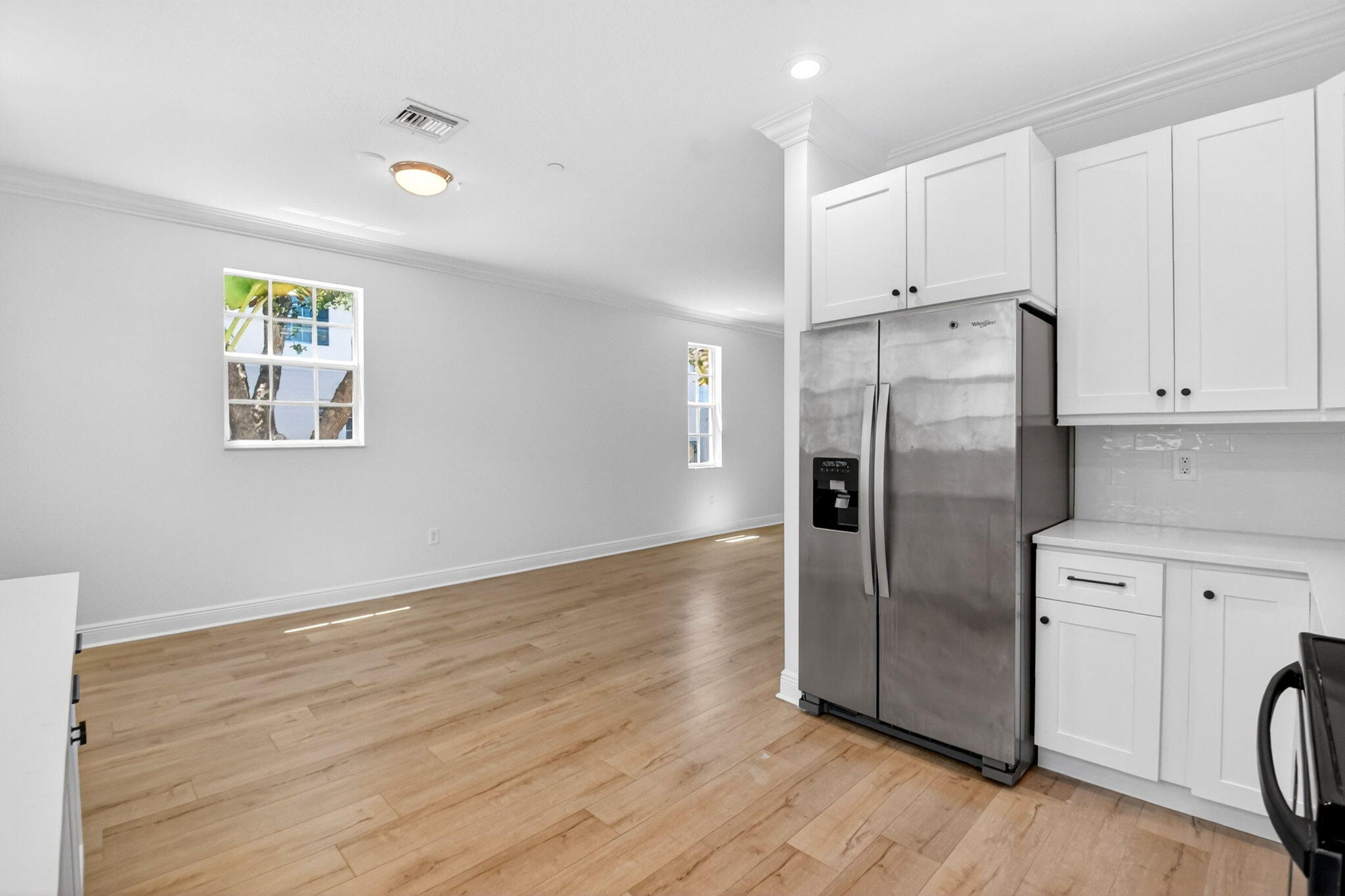 2502 N Dixie Highway 32