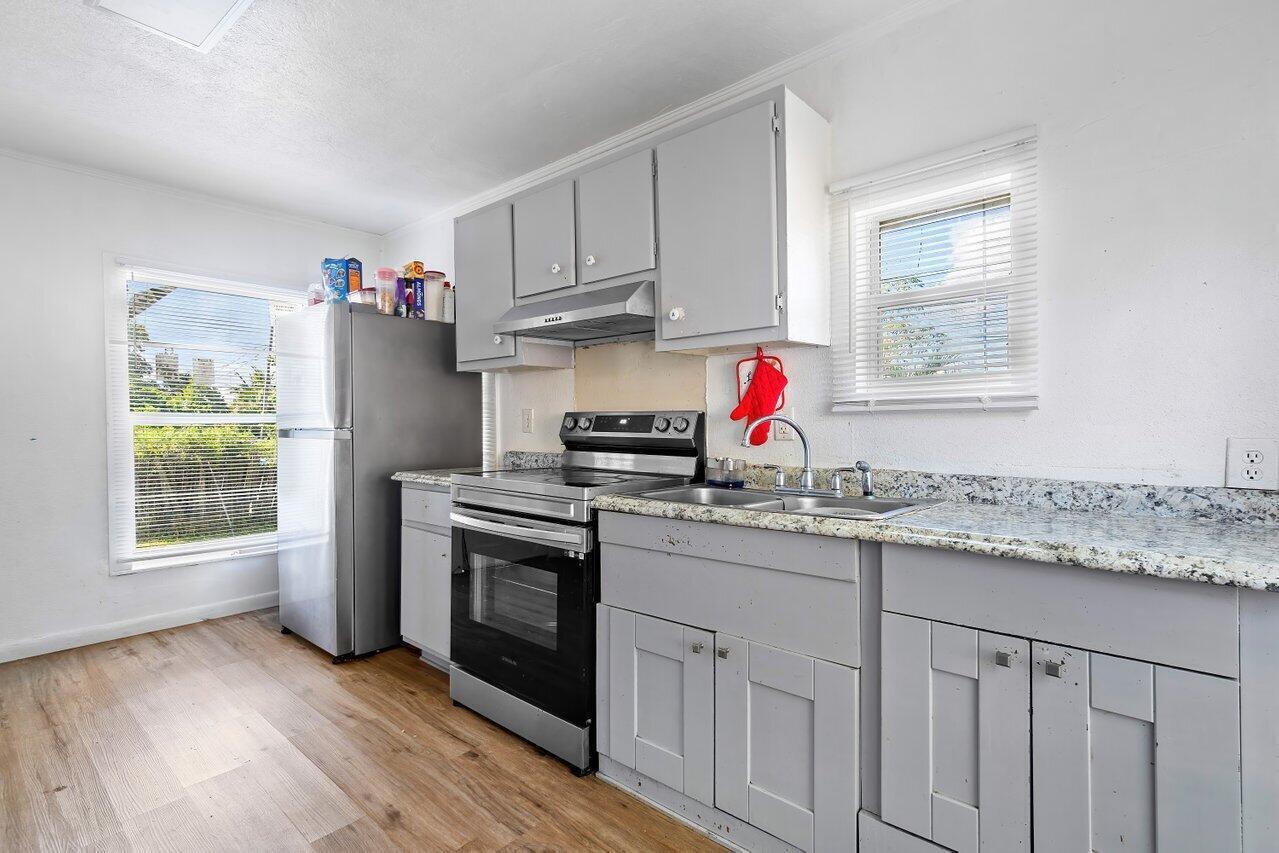 921 43RD Street