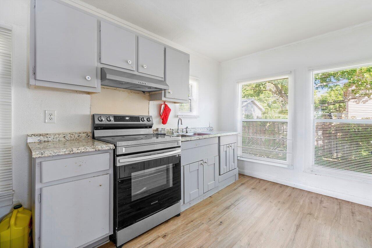 921 43RD Street