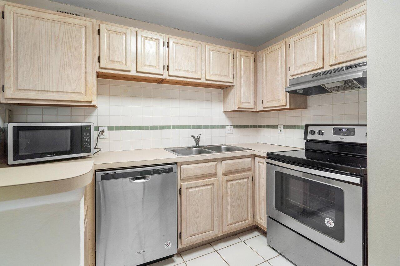 1825 PALM COVE Boulevard 7-306