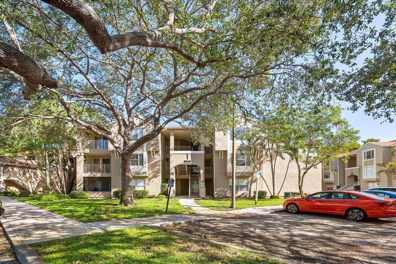 1825 PALM COVE Boulevard 7-306