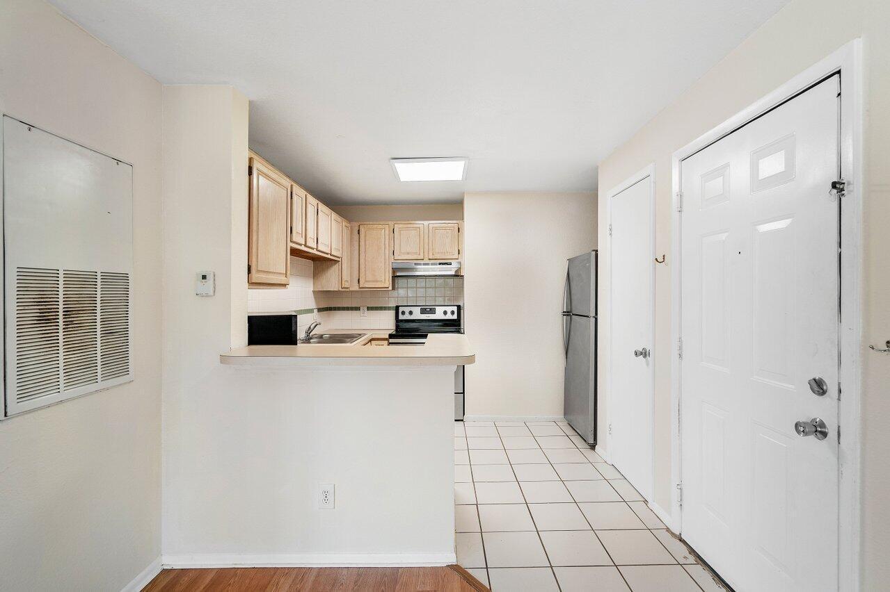 1825 PALM COVE Boulevard 7-306