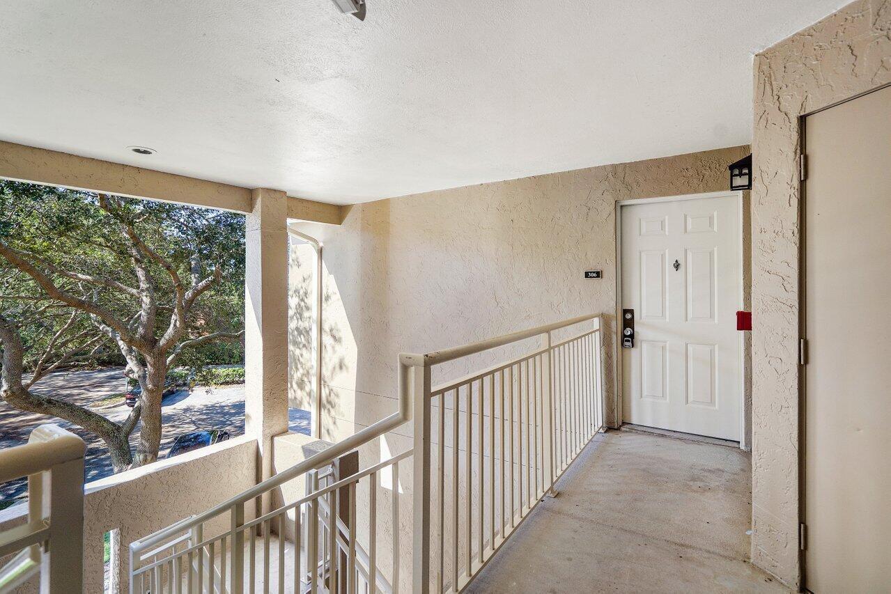 1825 PALM COVE Boulevard 7-306